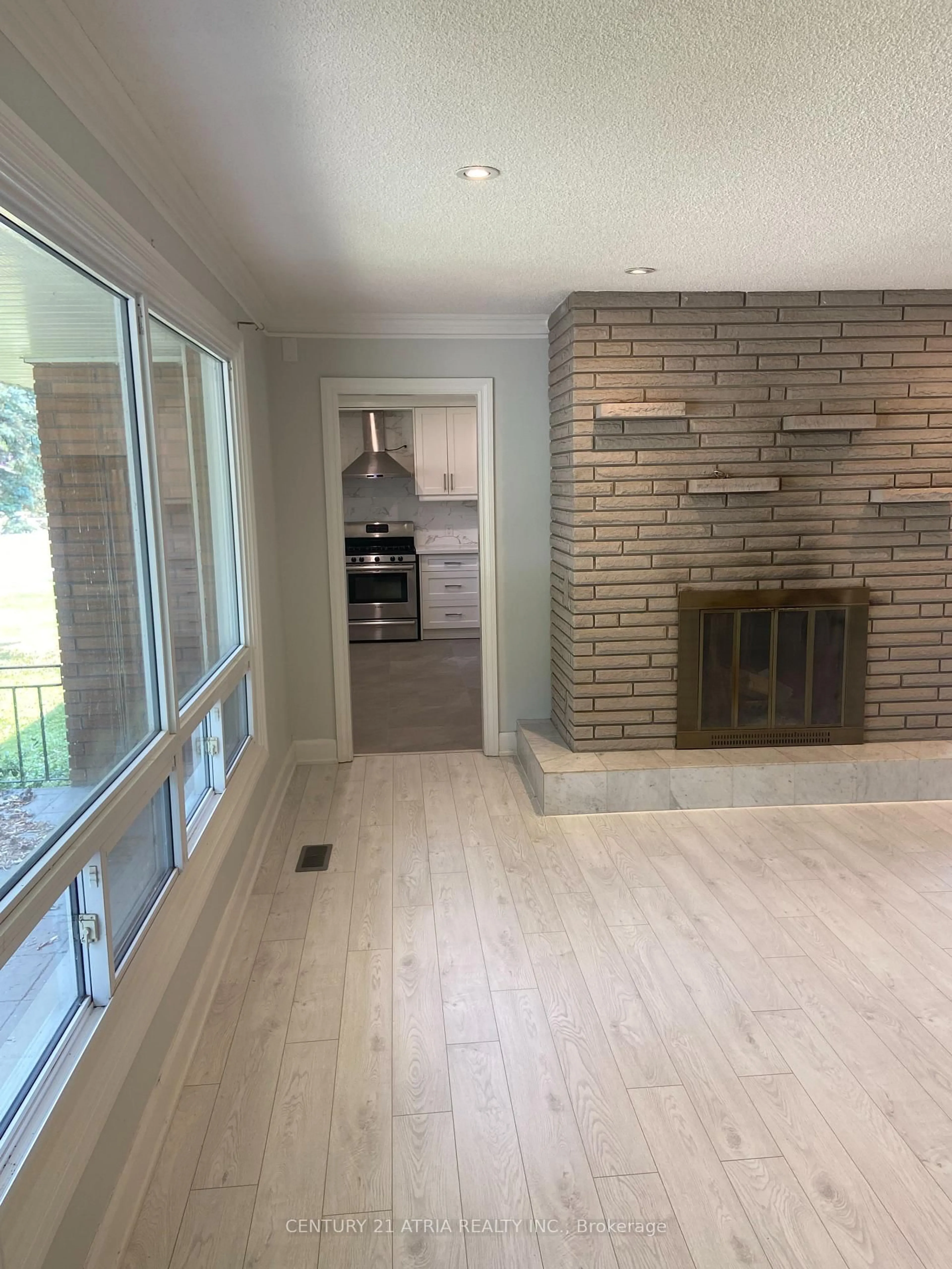 Open concept kitchen, unknown for 27 Waterbend Dr, Georgina Ontario L4P 2S3