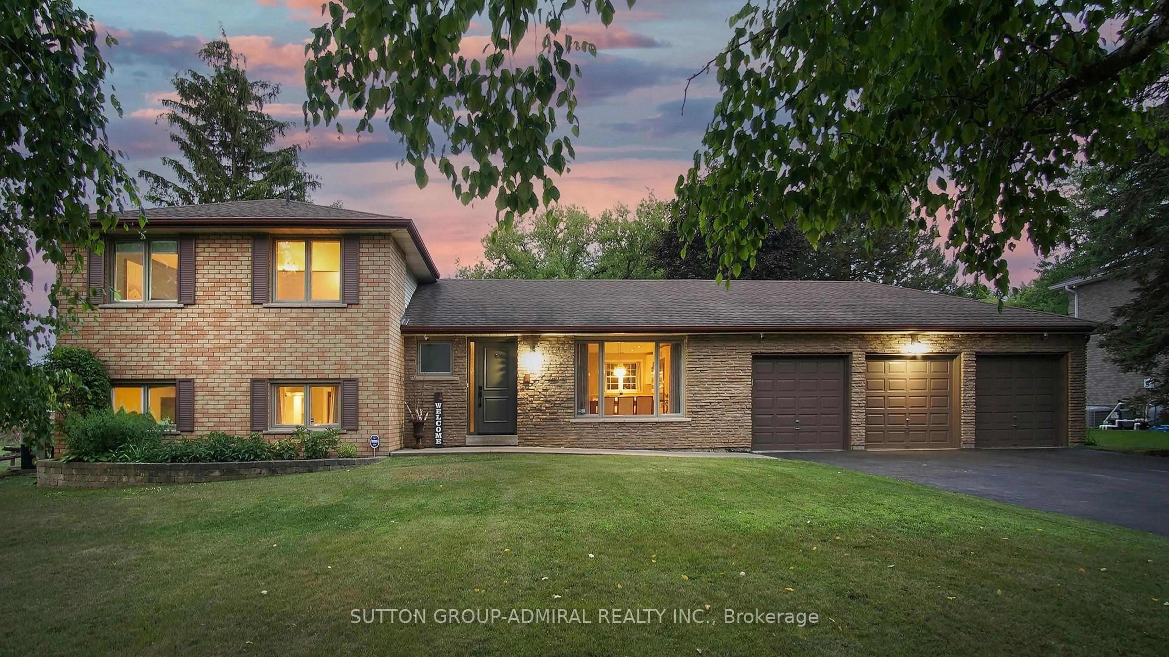 Home with brick exterior material, street for 8 Balmoral Hts, East Gwillimbury Ontario L0G 1R0