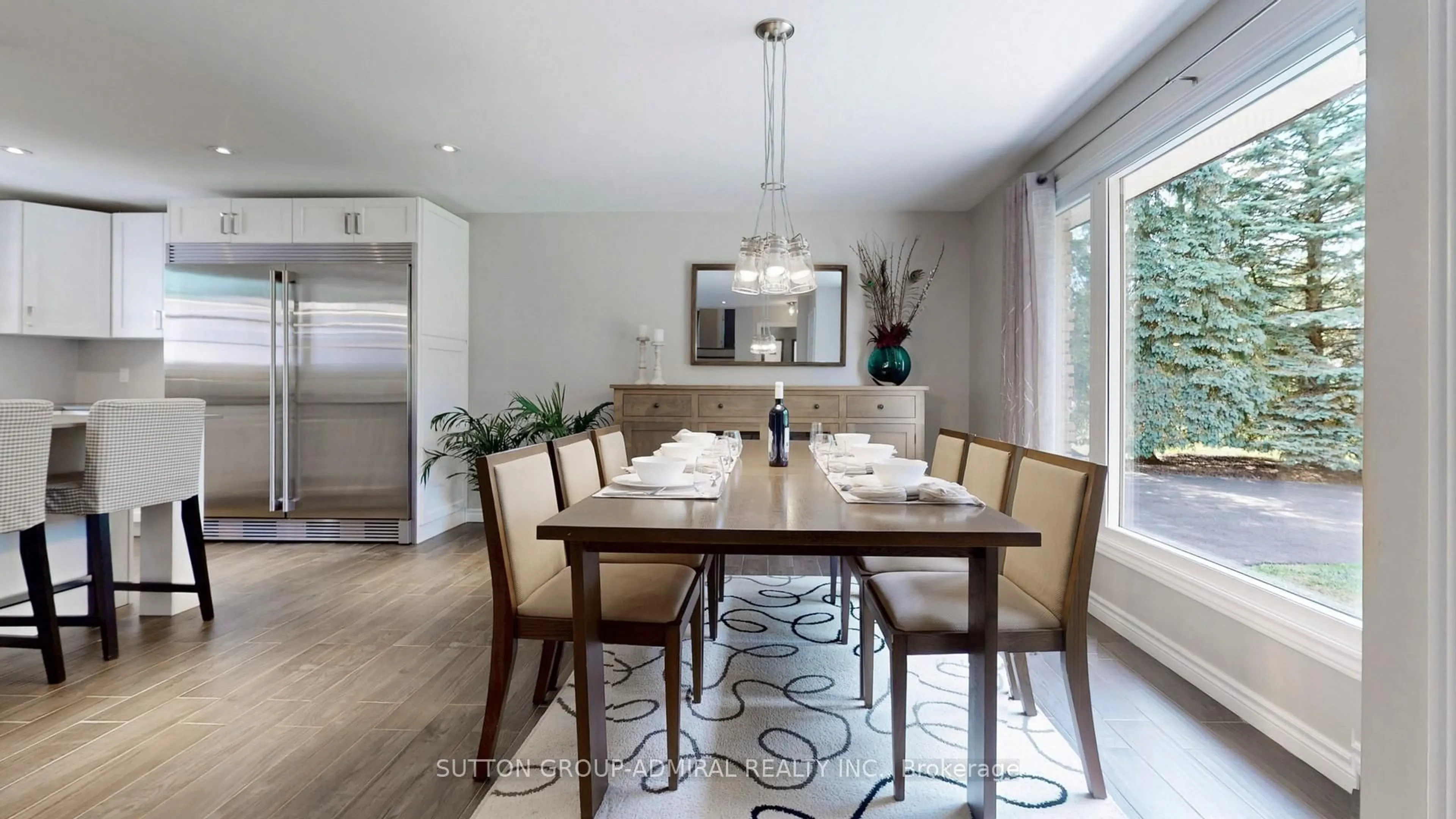 Dining room, wood/laminate floor for 8 Balmoral Hts, East Gwillimbury Ontario L0G 1R0