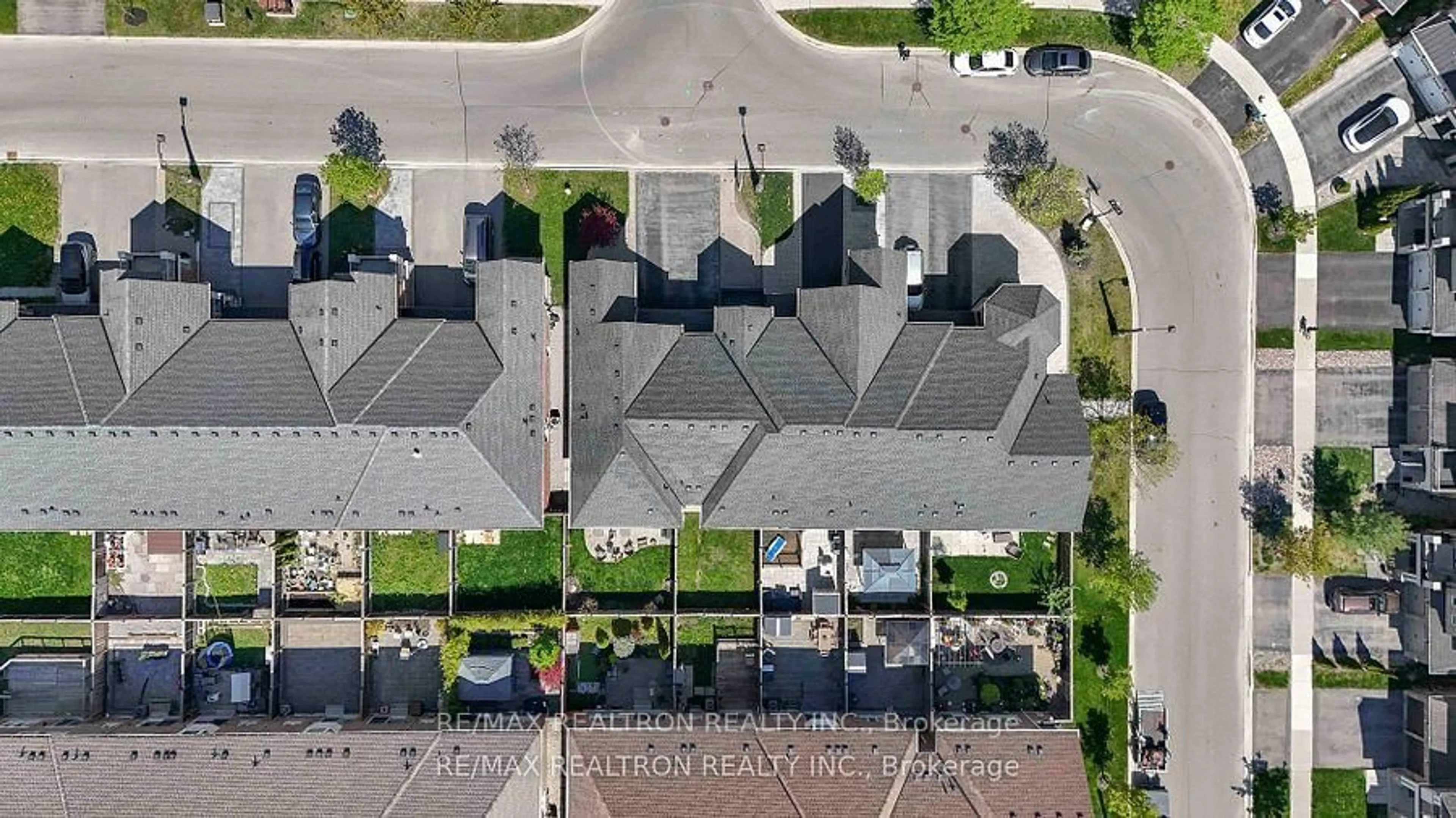 A pic from outside/outdoor area/front of a property/back of a property/a pic from drone, street for 4 Andrew Green Cres, Whitchurch-Stouffville Ontario L4A 1T8