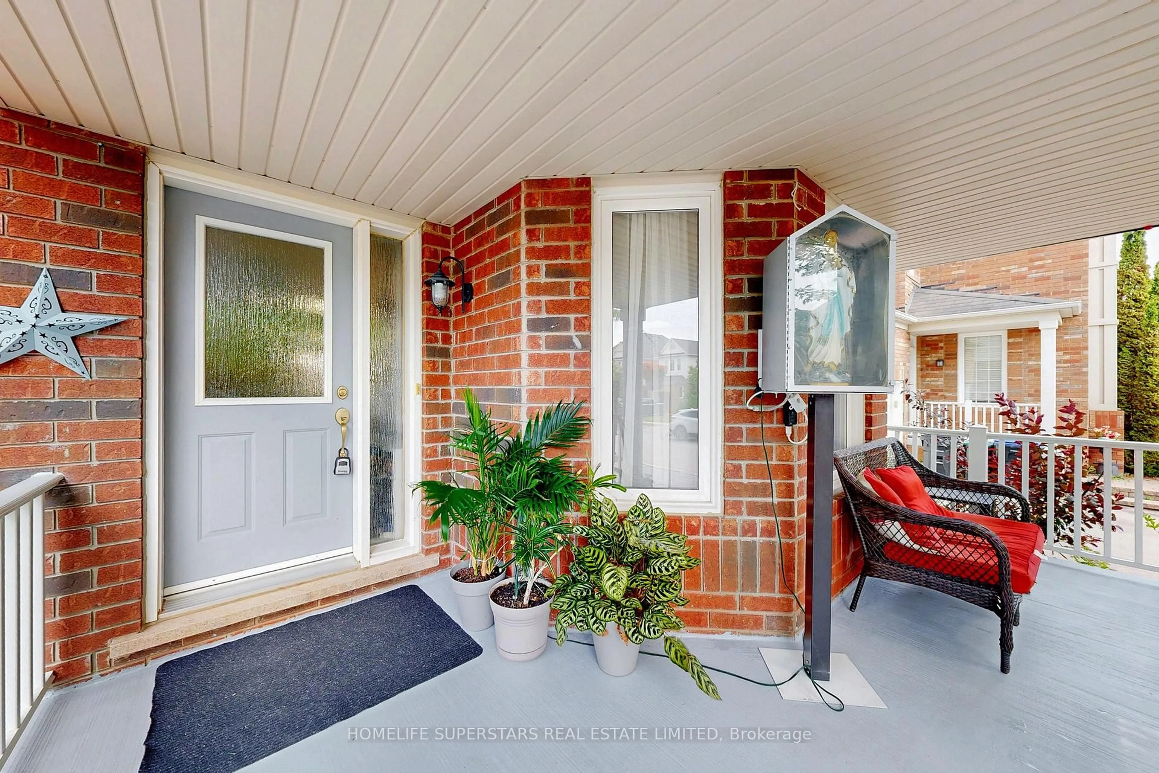 Indoor entryway for 68 Nunn Cres, New Tecumseth Ontario L9R 0C6