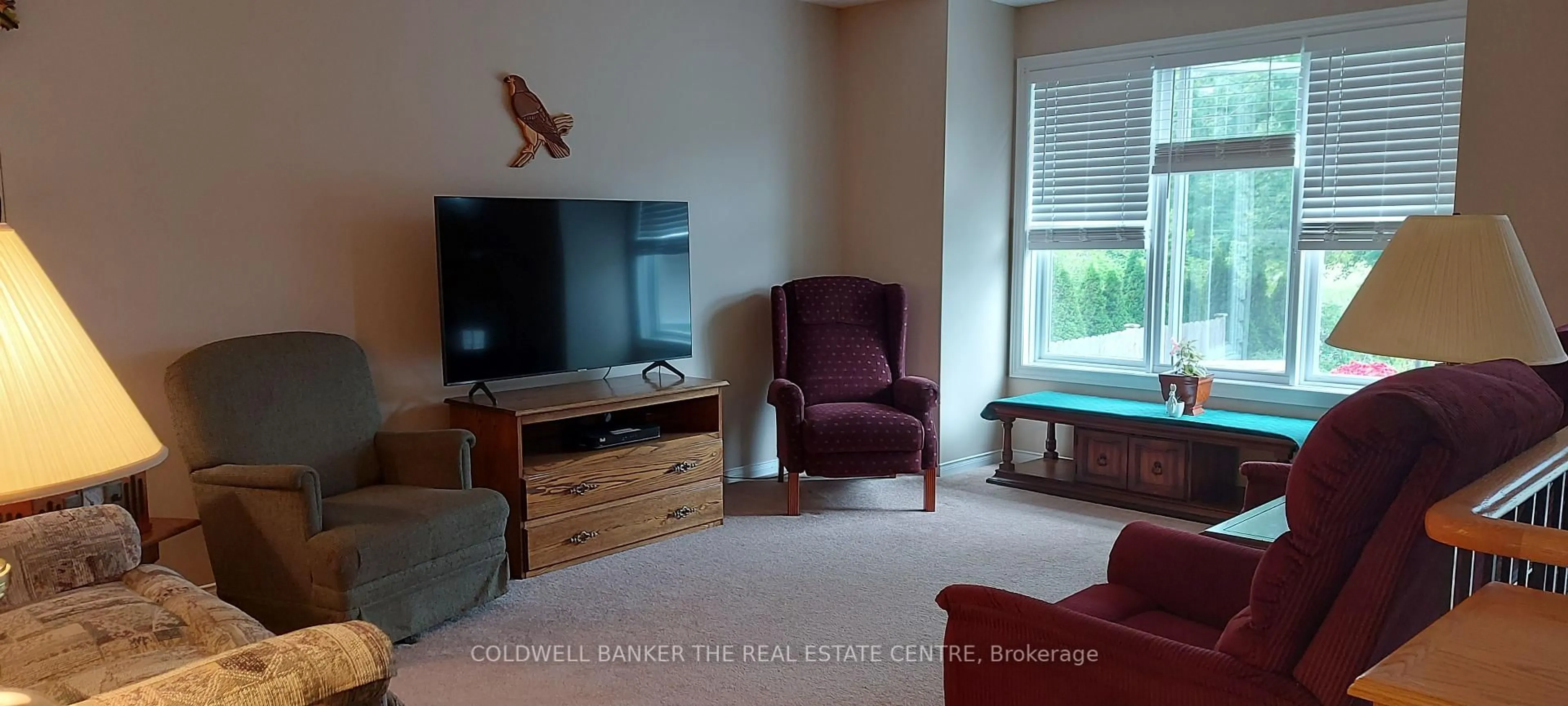Living room with furniture, unknown for 1087 Arnold St, Innisfil Ontario L0L 1W0