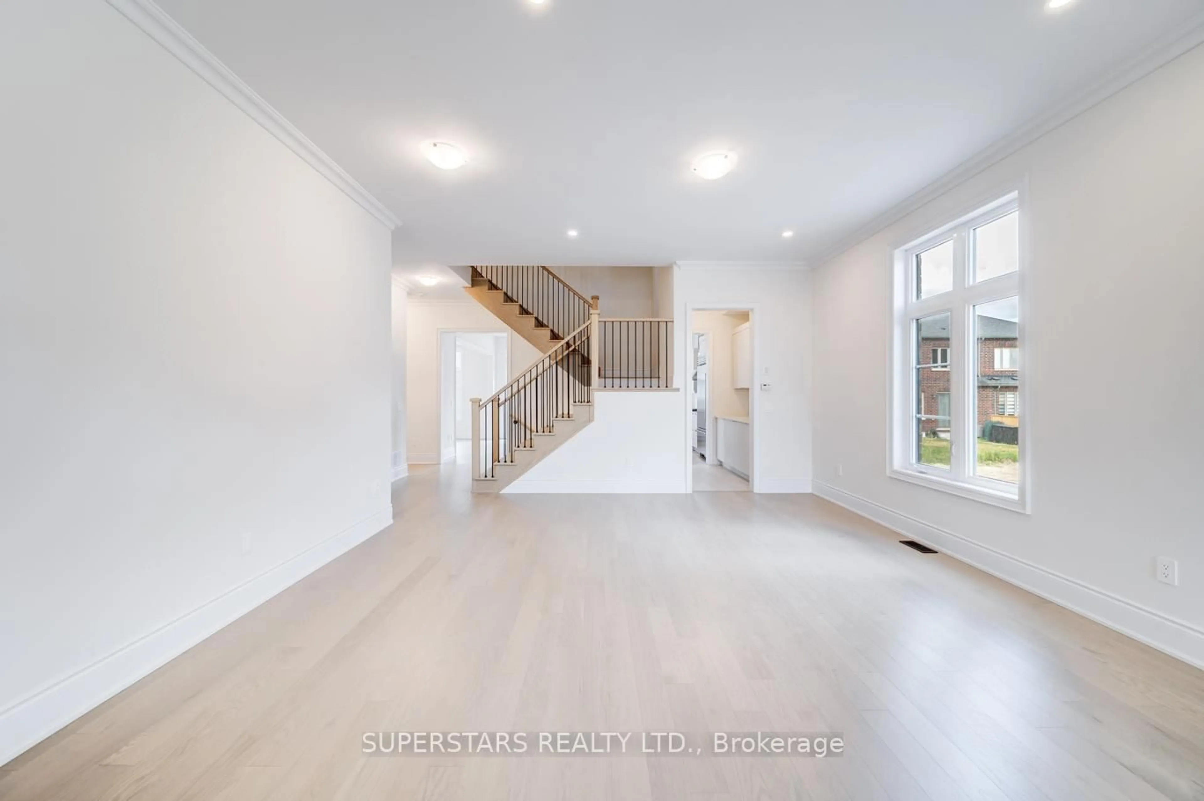 Indoor foyer for 28 Longworth Ave, Richmond Hill Ontario L4E 1J1