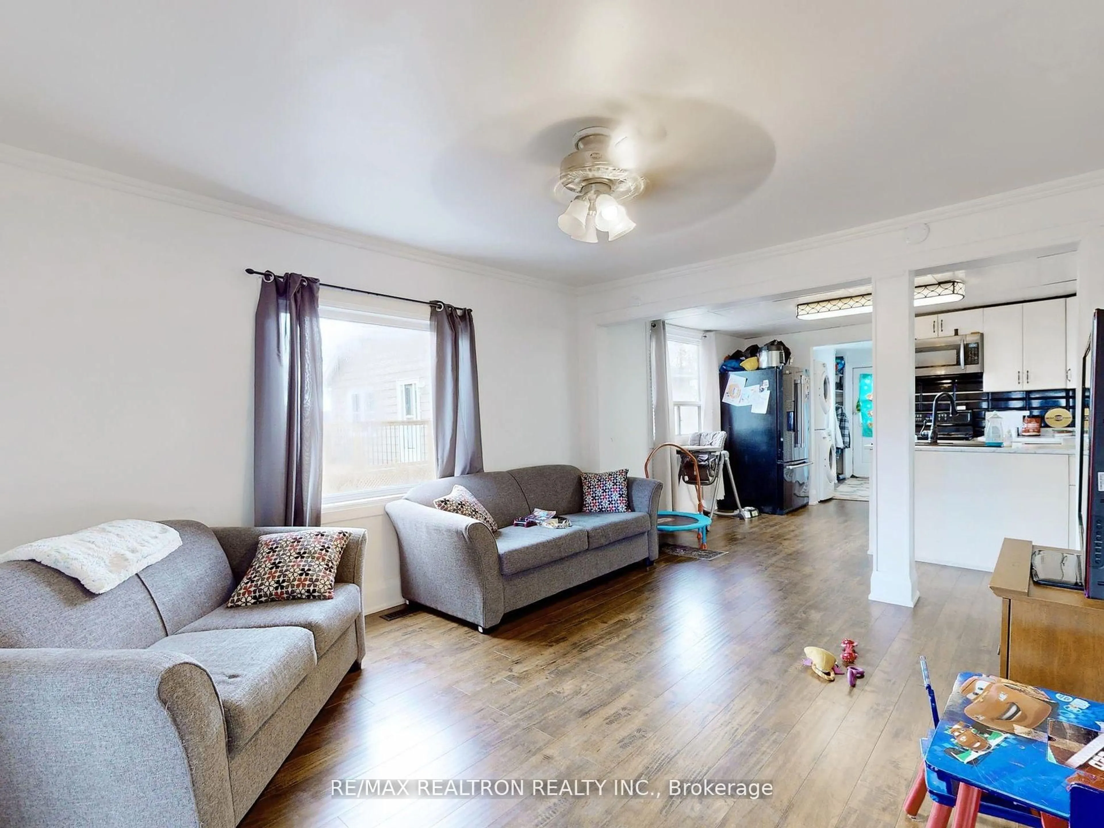 Living room with furniture, unknown for 156 The Queensway St, Georgina Ontario L4P 2A2