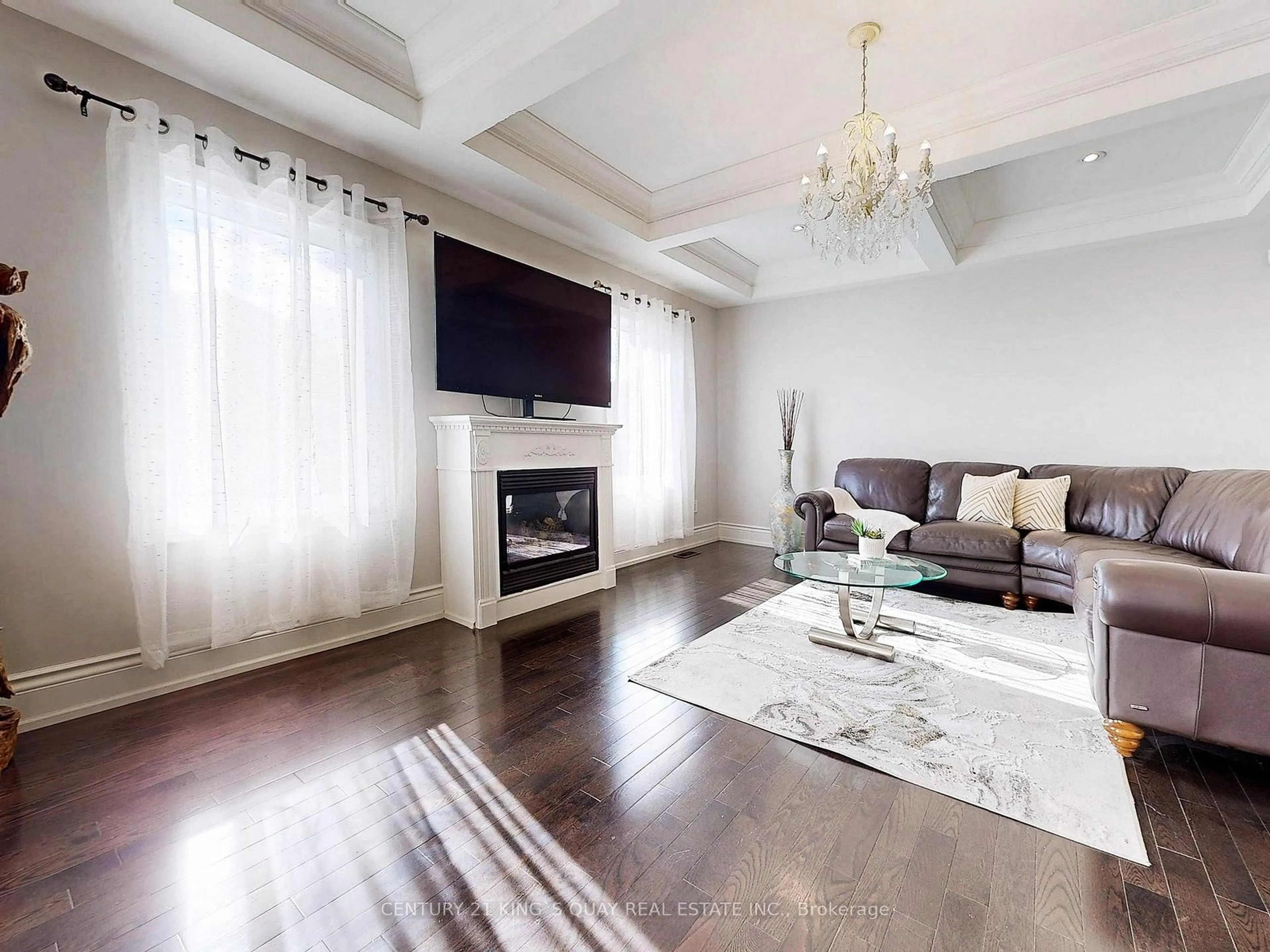 Living room with furniture, wood/laminate floor for 16 Naylor Dr, Bradford West Gwillimbury Ontario L3Z 0K1