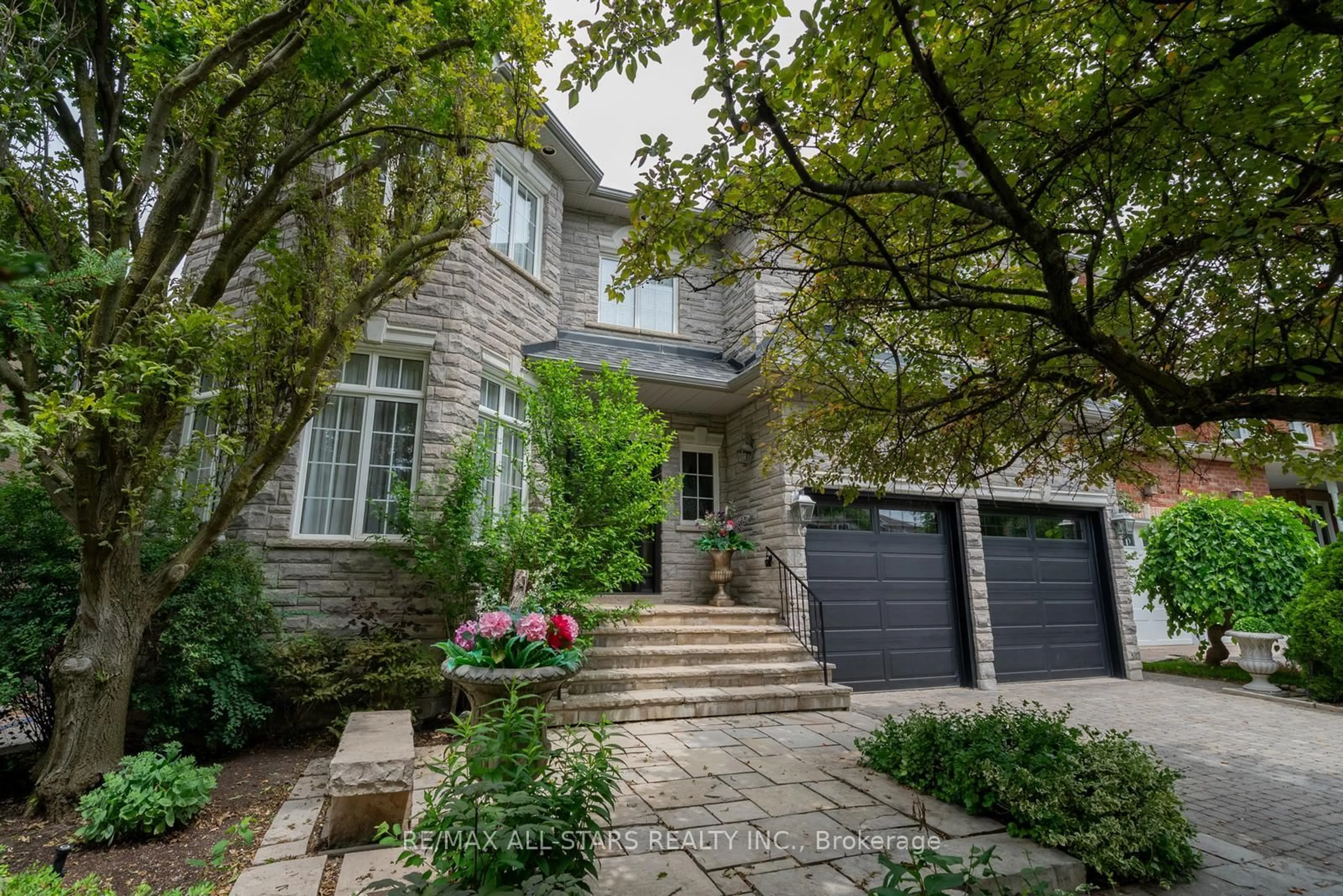 Home with brick exterior material, street for 129 Lori Ave, Whitchurch-Stouffville Ontario L4A 1K2