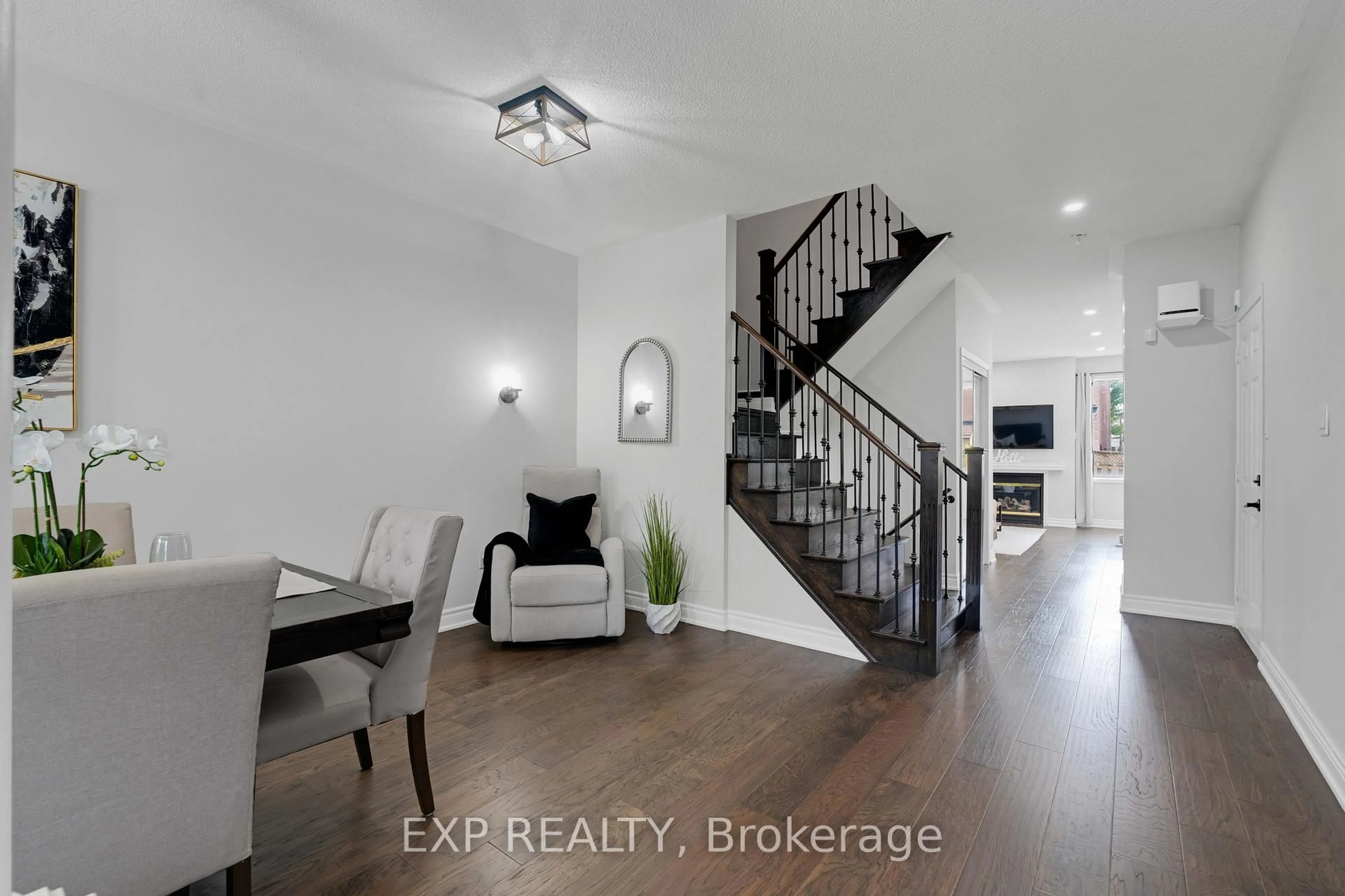 Indoor entryway for 156 Dolce Cres, Vaughan Ontario L4H 3C7