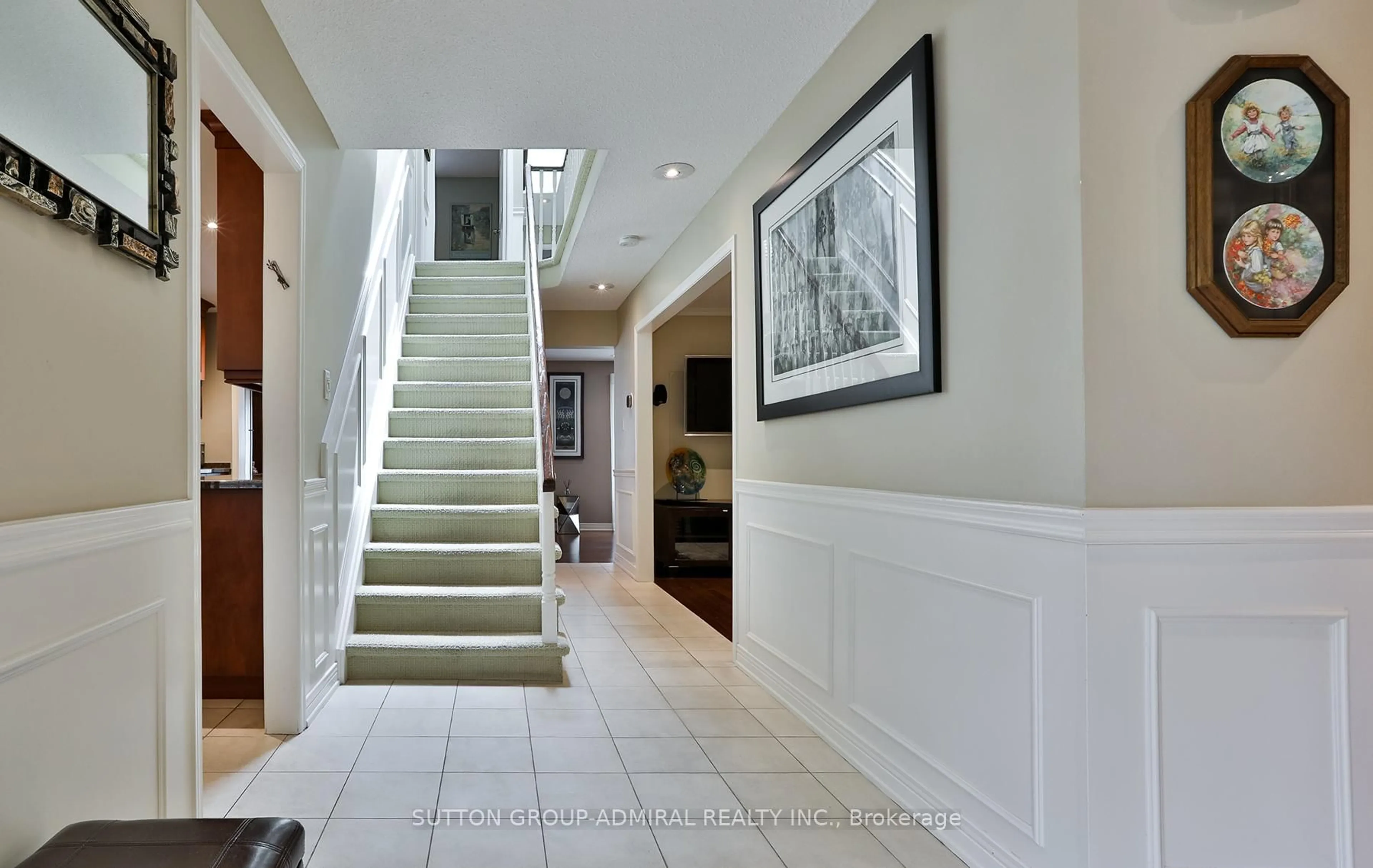 Indoor foyer for 135 Heatherton Way, Vaughan Ontario L4J 3E8