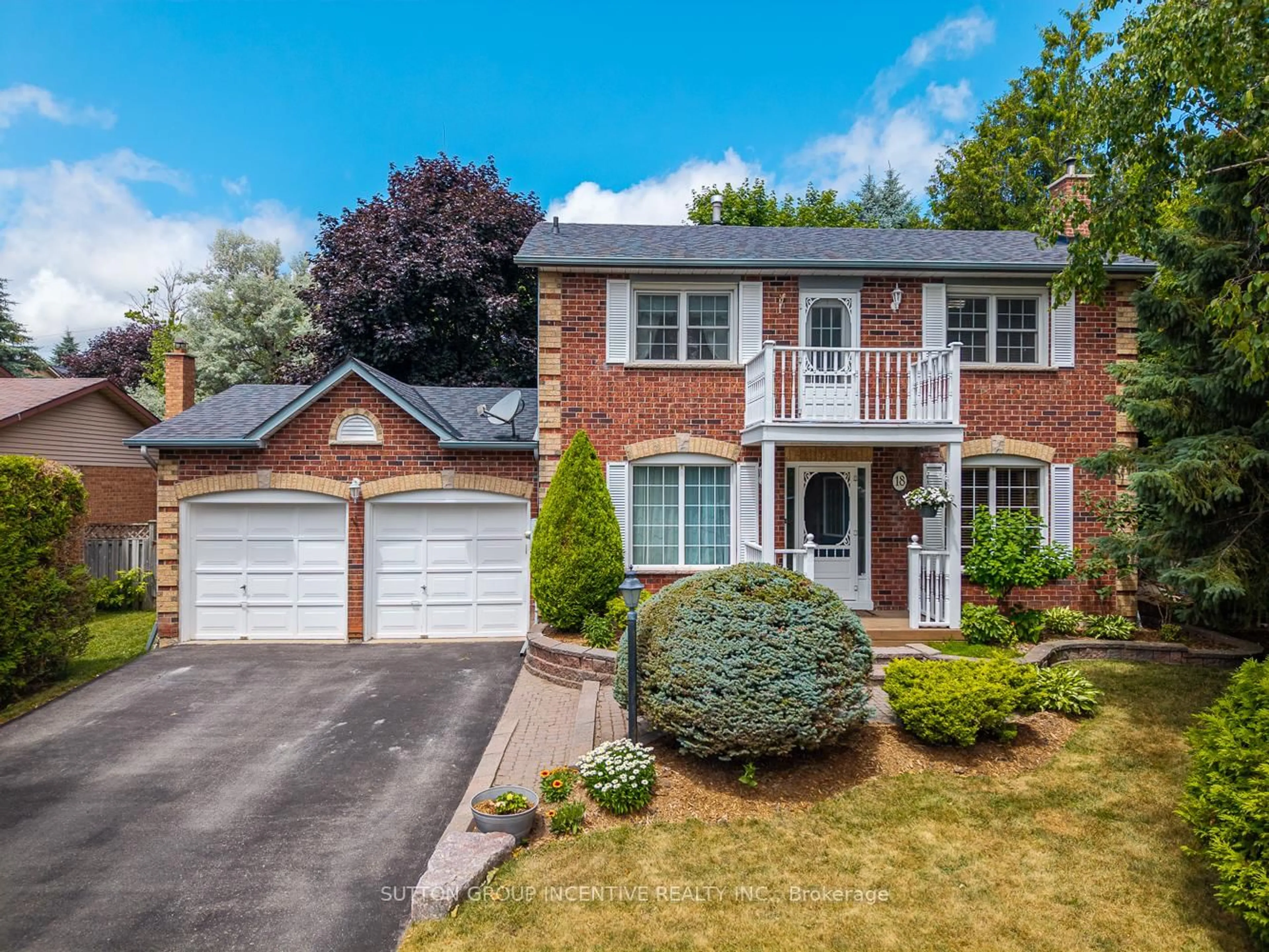 Home with brick exterior material, street for 18 Heritage Rd, Innisfil Ontario L0L 1L0