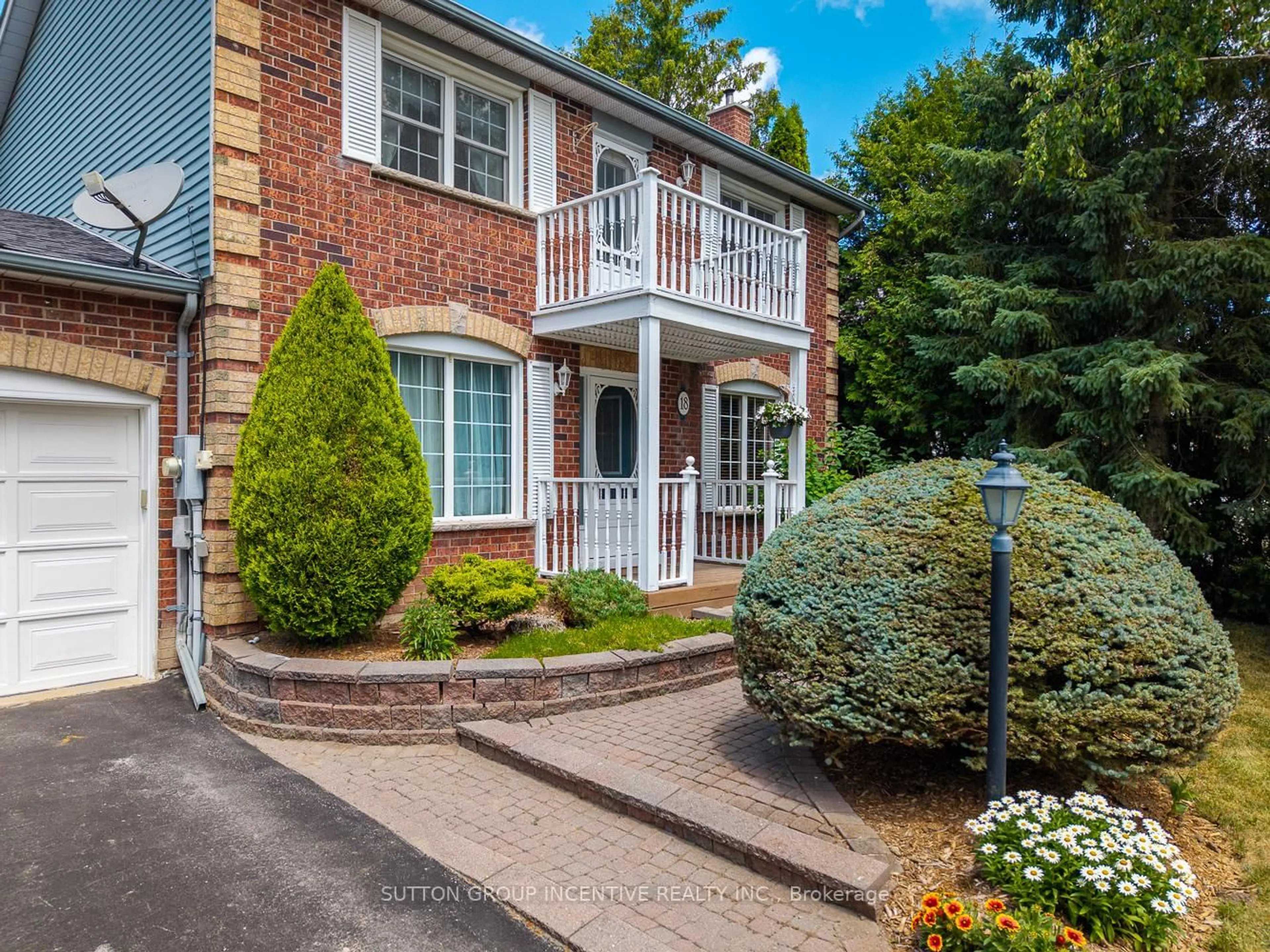 Home with brick exterior material, street for 18 Heritage Rd, Innisfil Ontario L0L 1L0