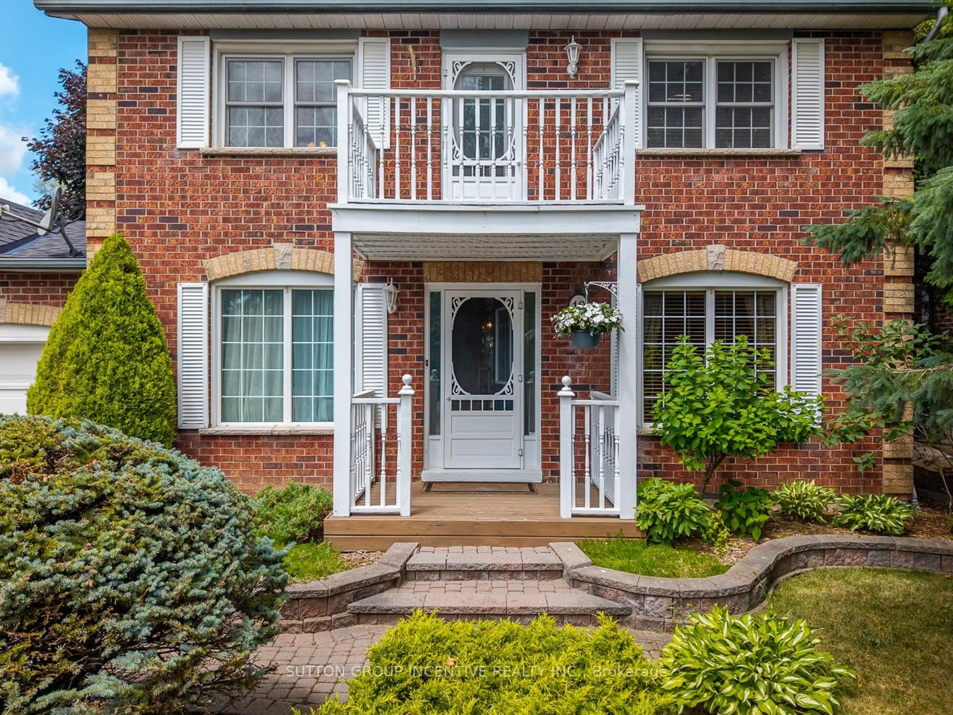 Home with brick exterior material, street for 18 Heritage Rd, Innisfil Ontario L0L 1L0