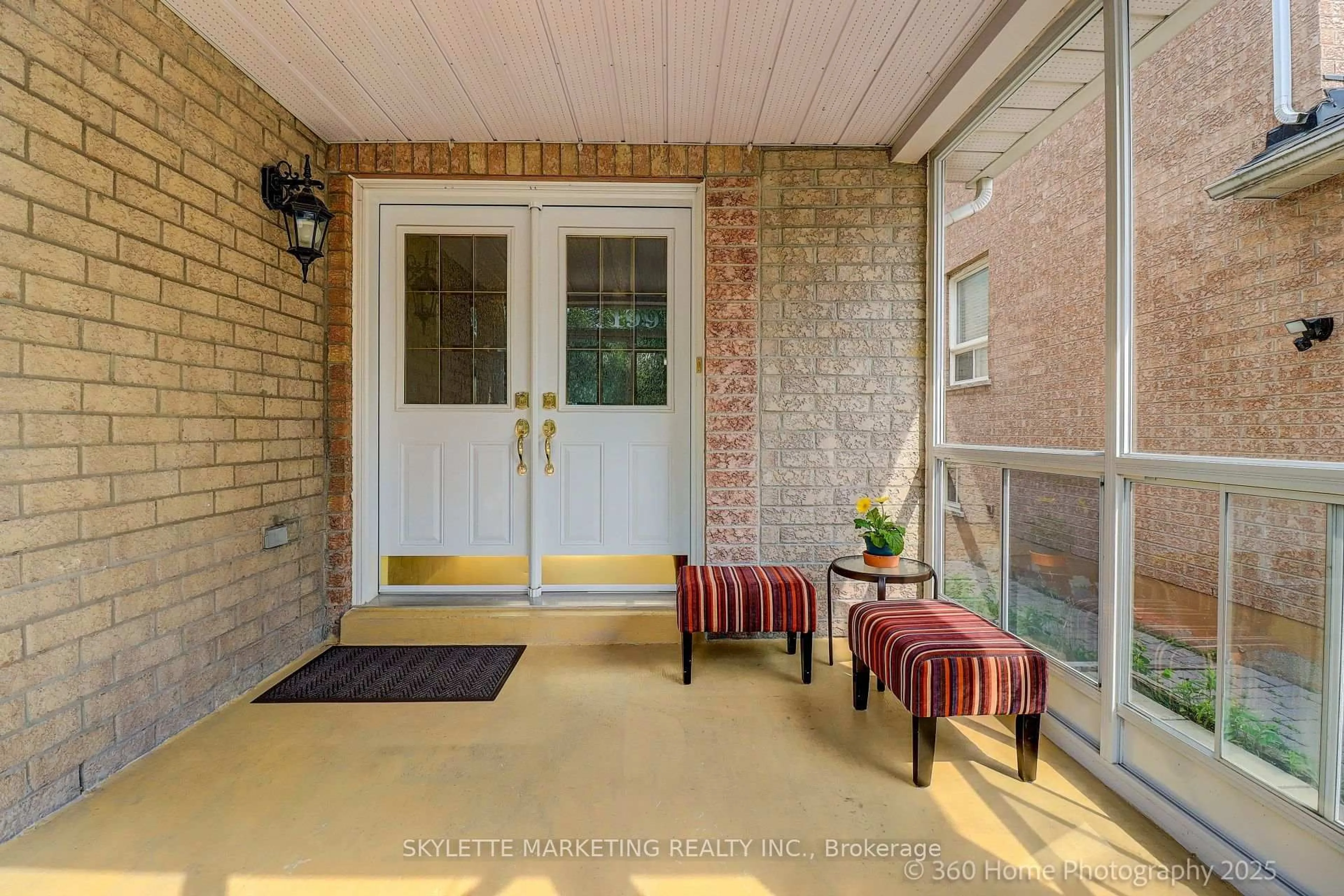 Indoor entryway for 199 Kayla Cres, Vaughan Ontario L6A 3P4