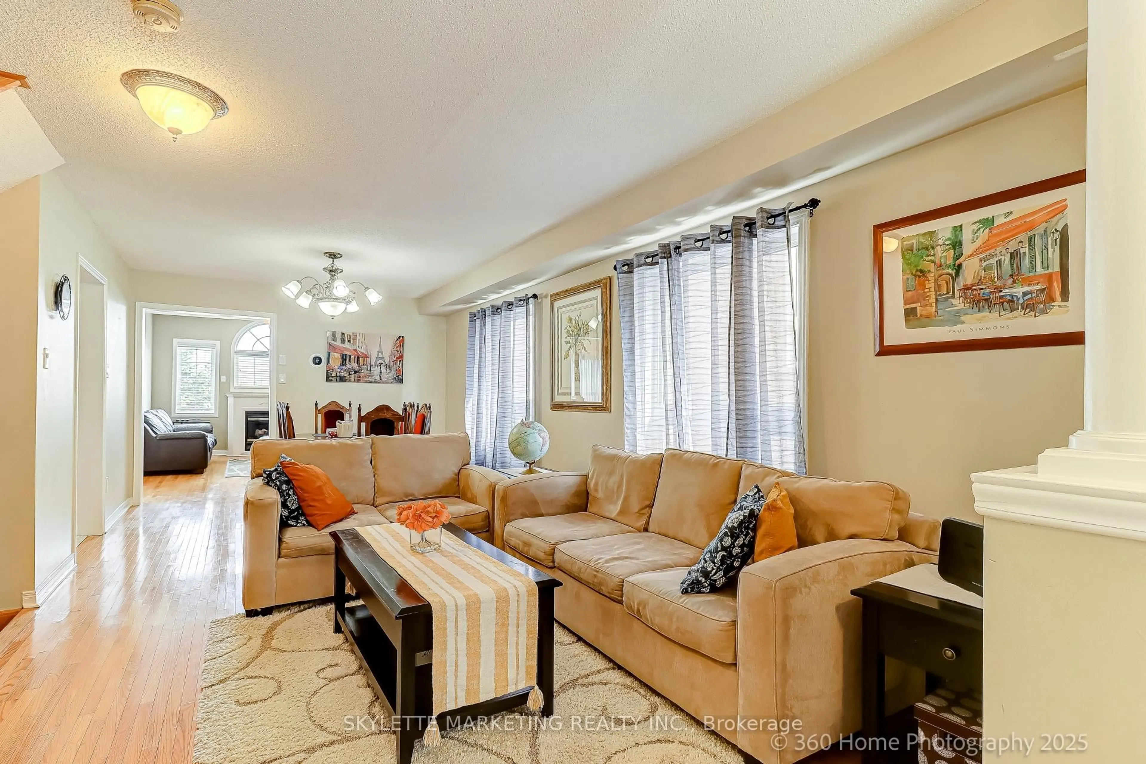 Living room with furniture, unknown for 199 Kayla Cres, Vaughan Ontario L6A 3P4