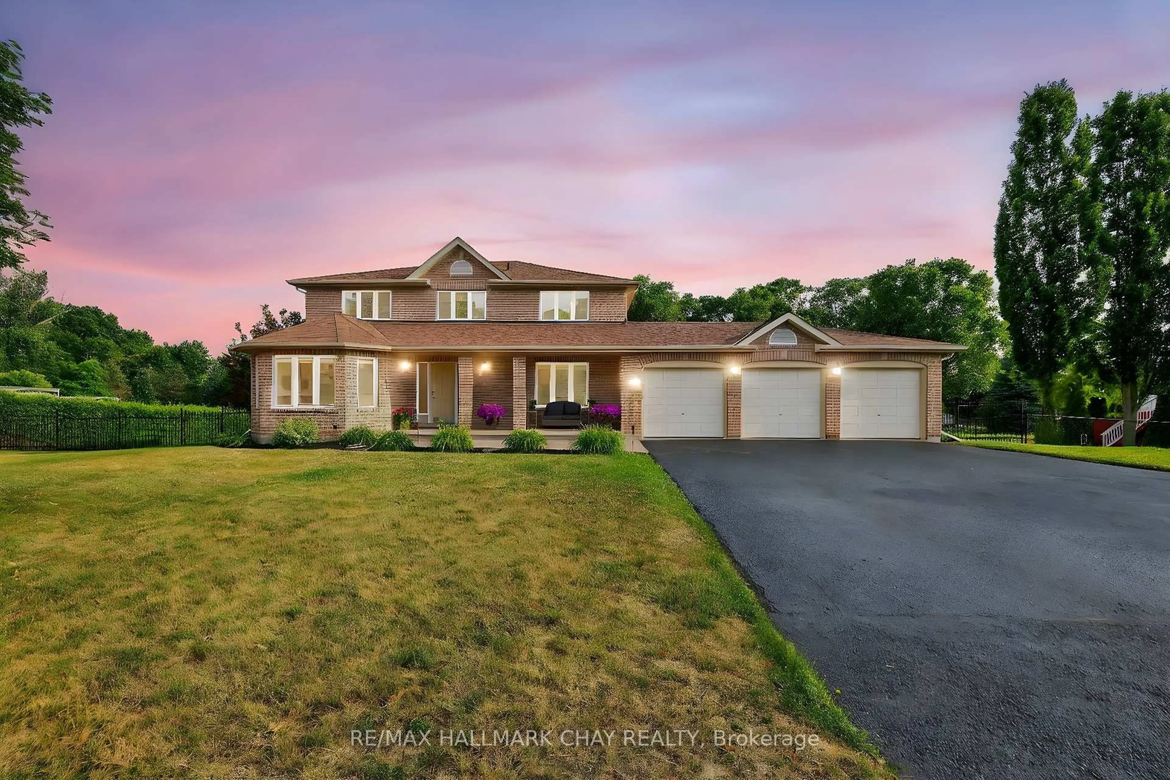 A pic from outside/outdoor area/front of a property/back of a property/a pic from drone, street for 135 Samuel Lount Rd, East Gwillimbury Ontario L9N 1K3