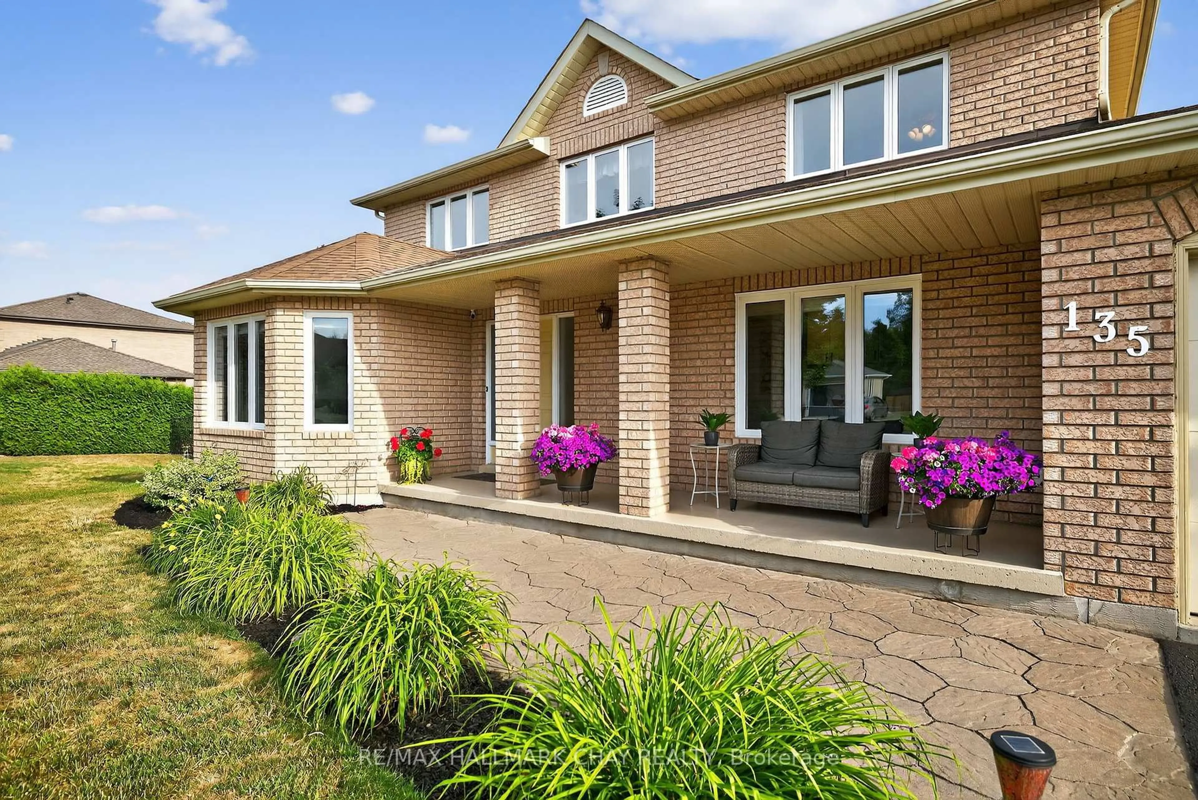 Home with brick exterior material, street for 135 Samuel Lount Rd, East Gwillimbury Ontario L9N 1K3