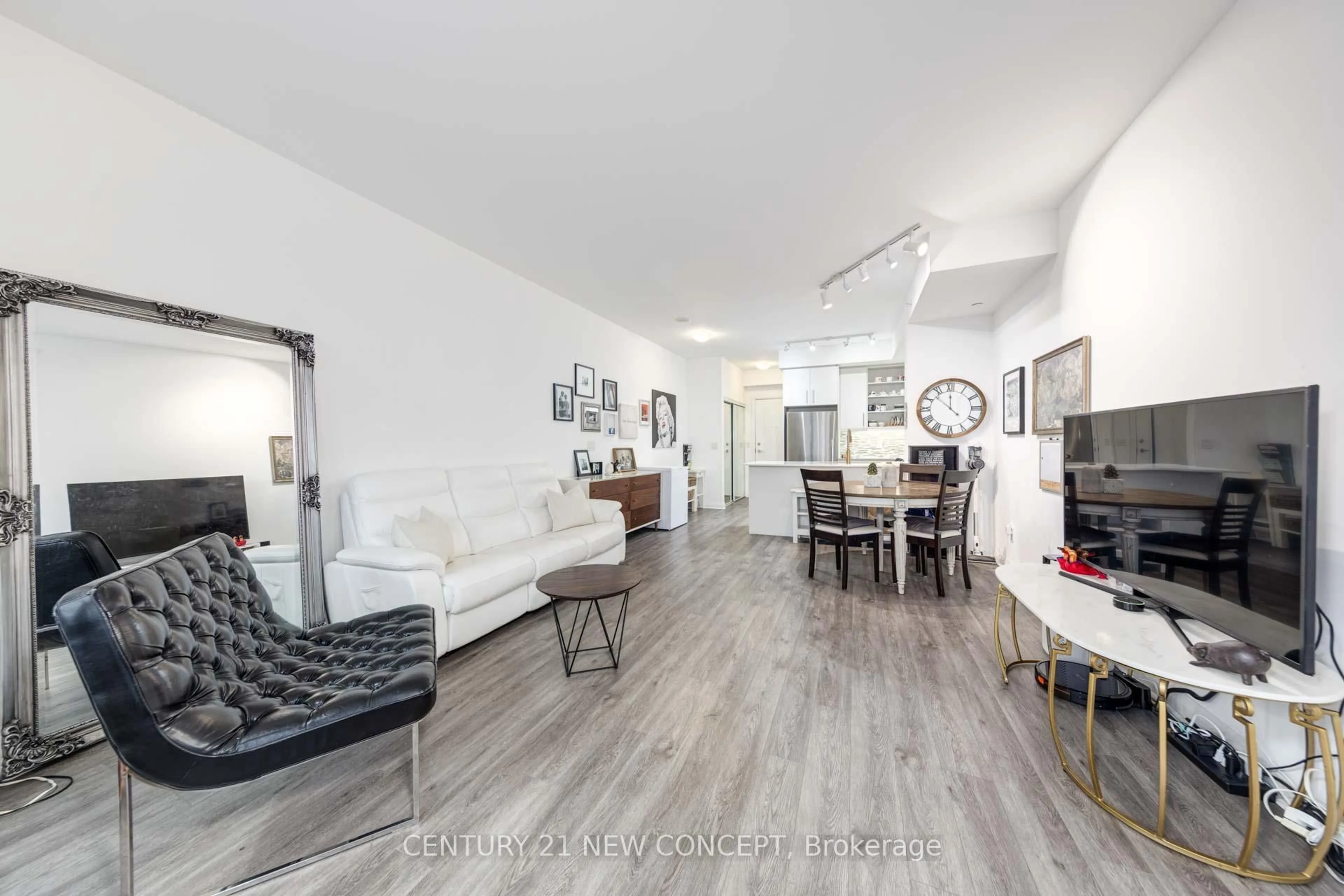 Living room with furniture, unknown for 55 Oneida Cres #409, Richmond Hill Ontario L4B 0E8