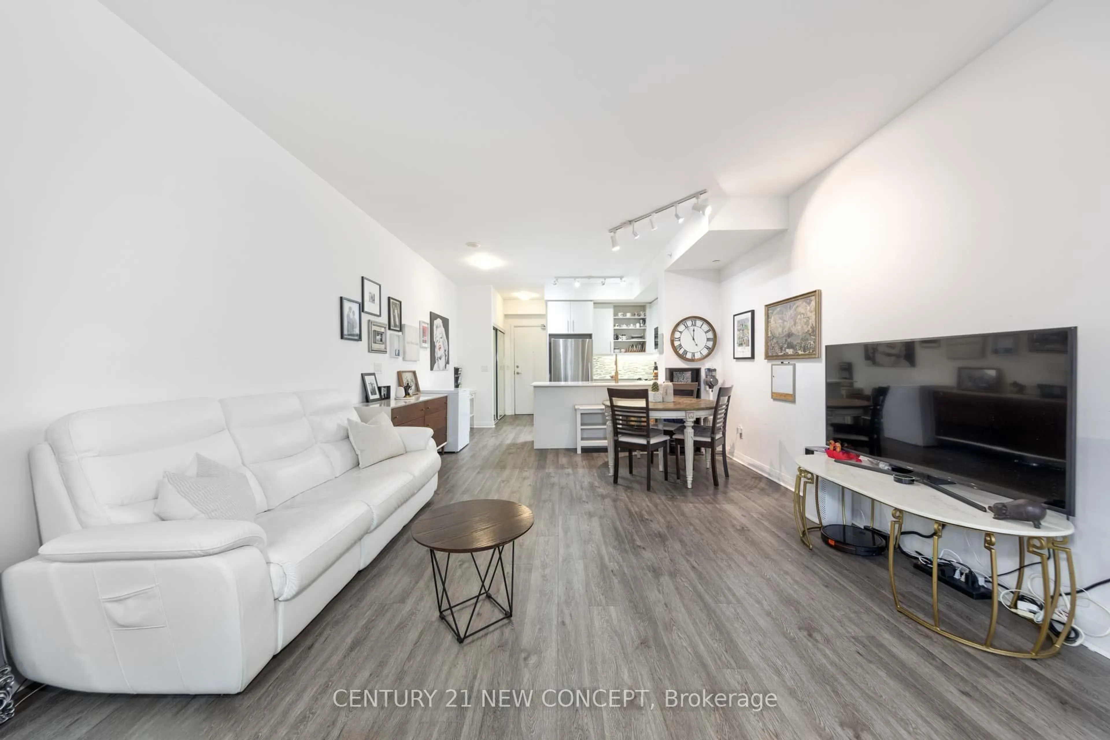 Living room with furniture, unknown for 55 Oneida Cres #409, Richmond Hill Ontario L4B 0E8
