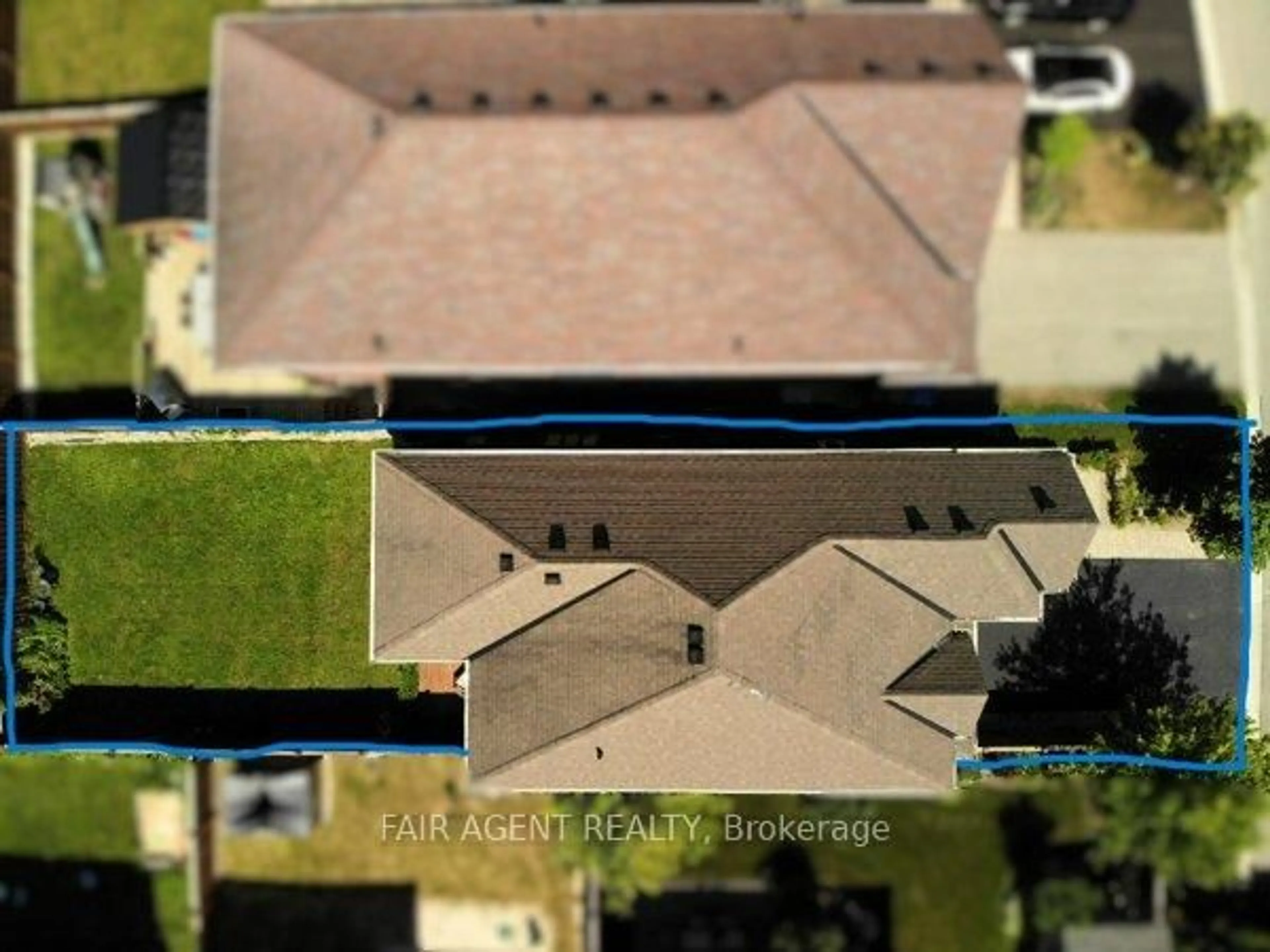A pic from outside/outdoor area/front of a property/back of a property/a pic from drone, city buildings view from balcony for 60 Holt Dr, New Tecumseth Ontario L9R 1Z6