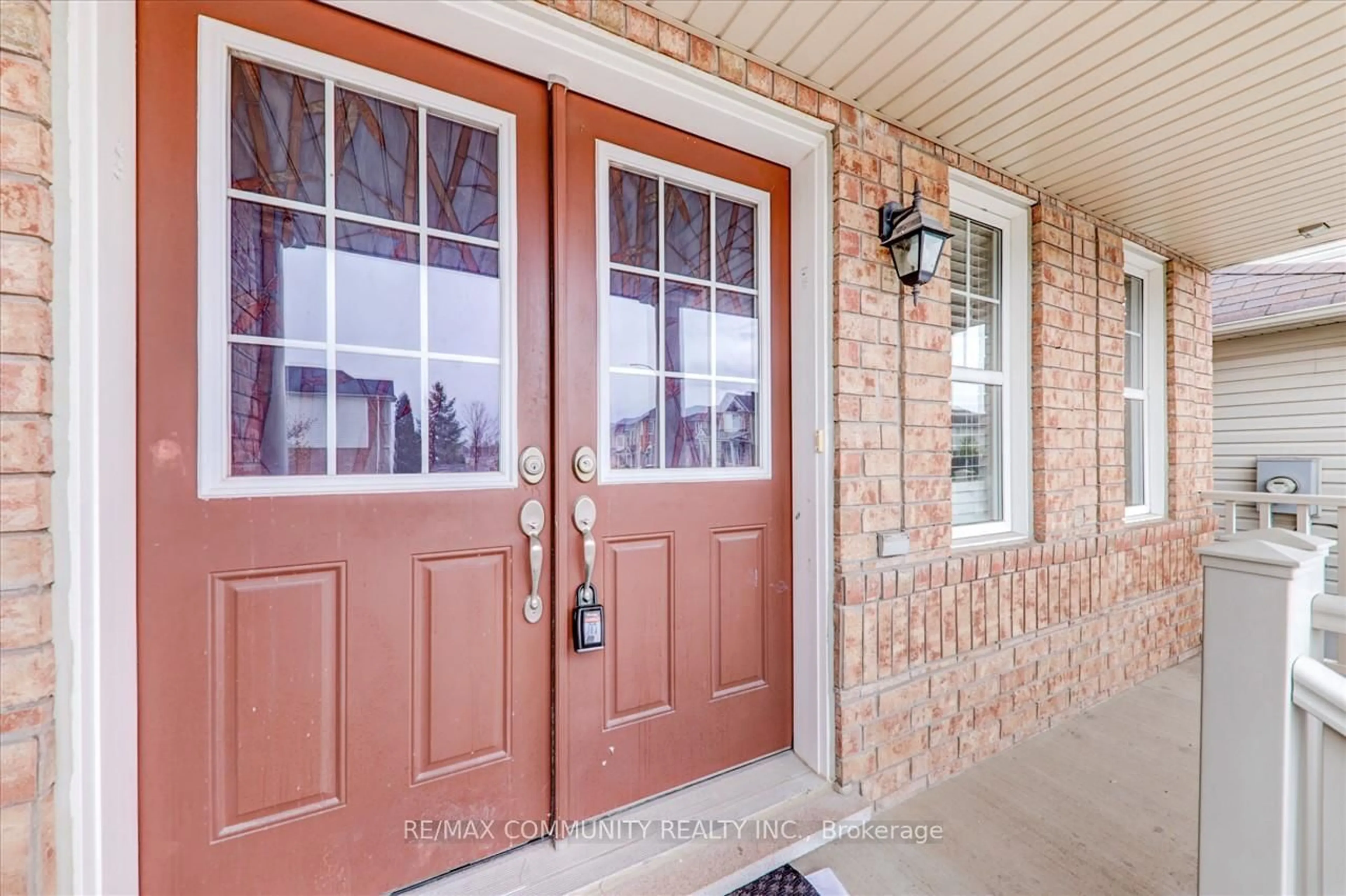Indoor entryway for 47 Ferris Lane, New Tecumseth Ontario L9R 0J1