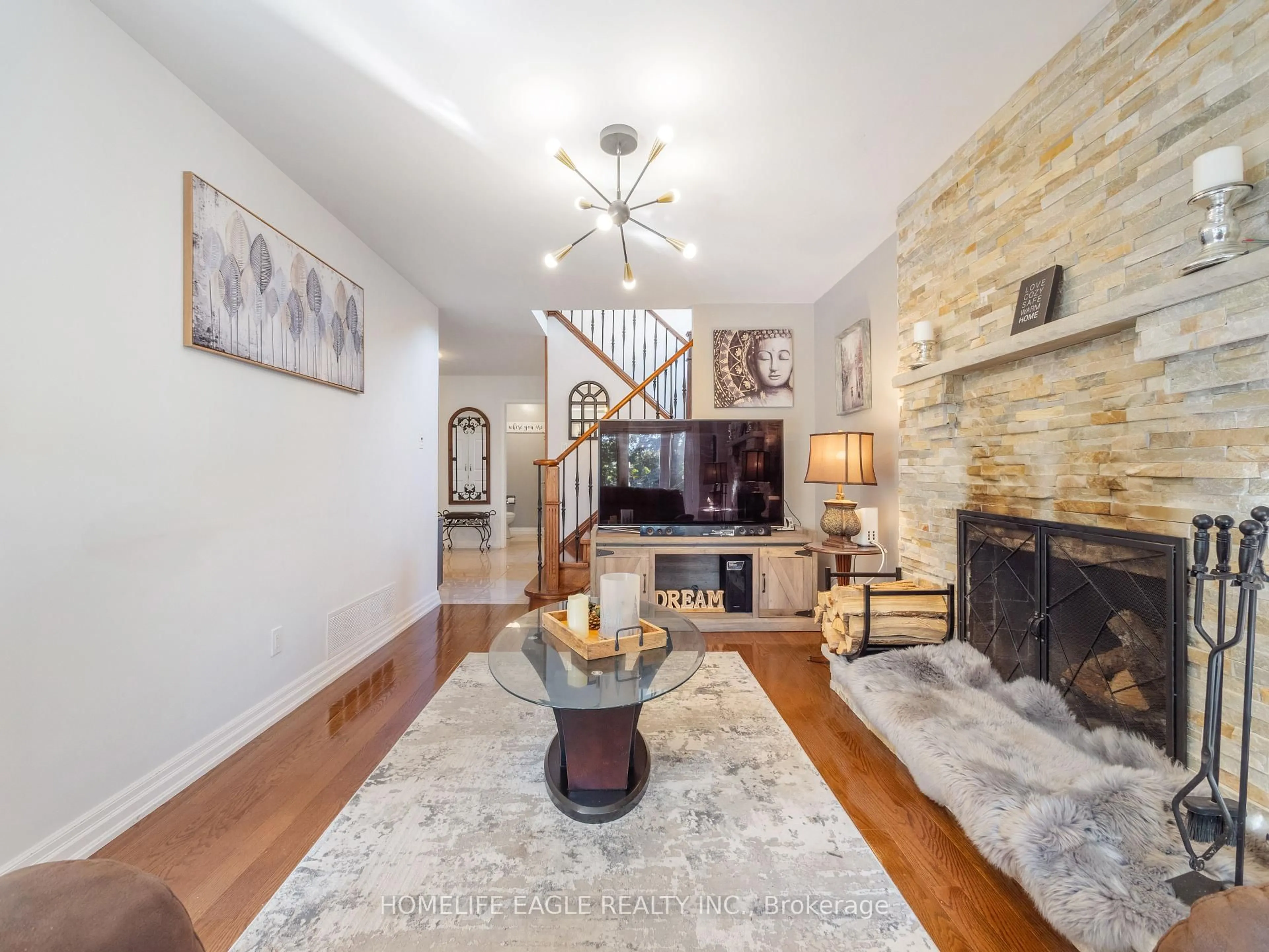 Living room with furniture, unknown for 30 Moffat Cres, Aurora Ontario L4G 4Z8