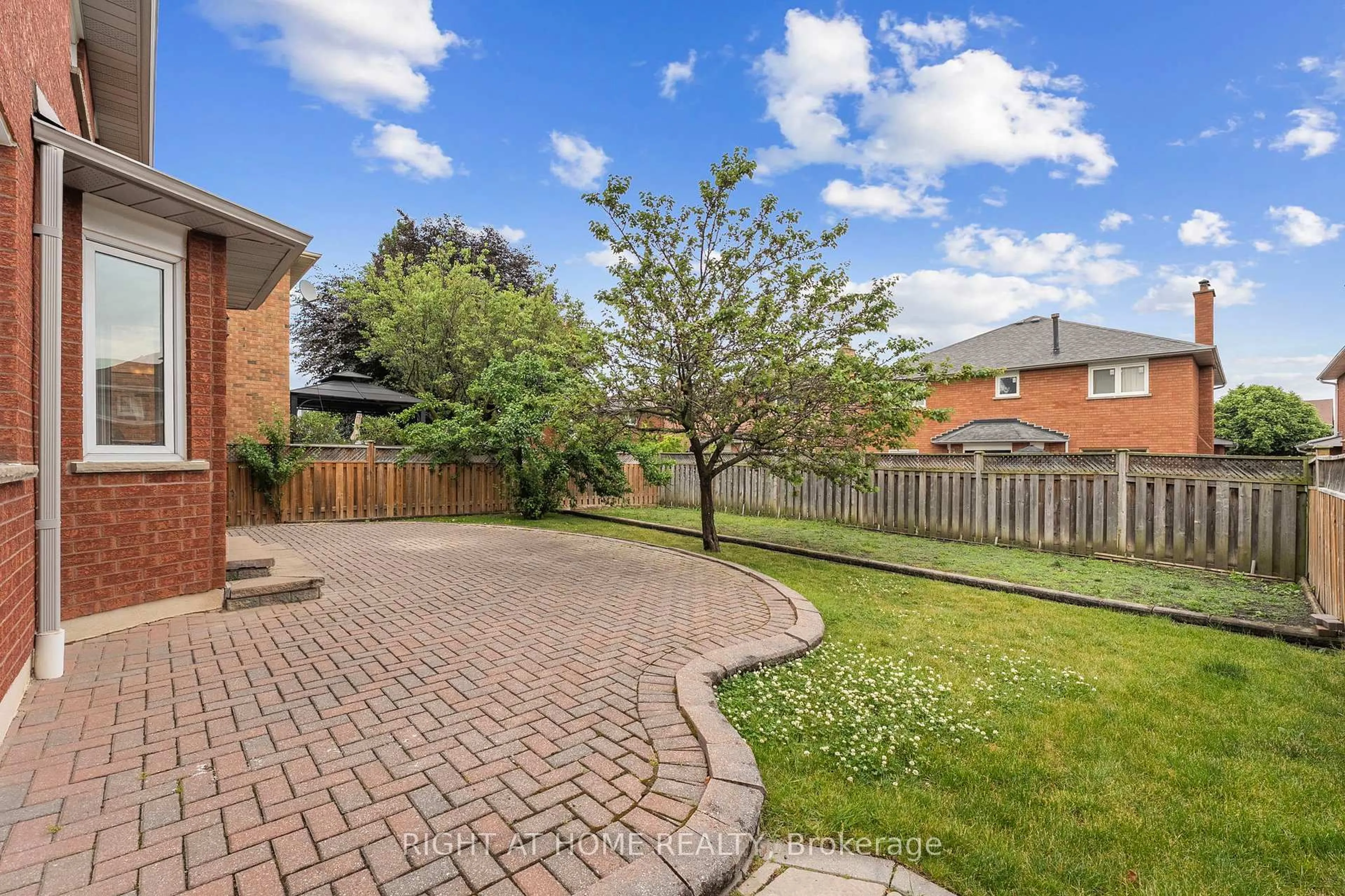 Patio, street for 52 Spring Town Rd, Vaughan Ontario L4L 8G2