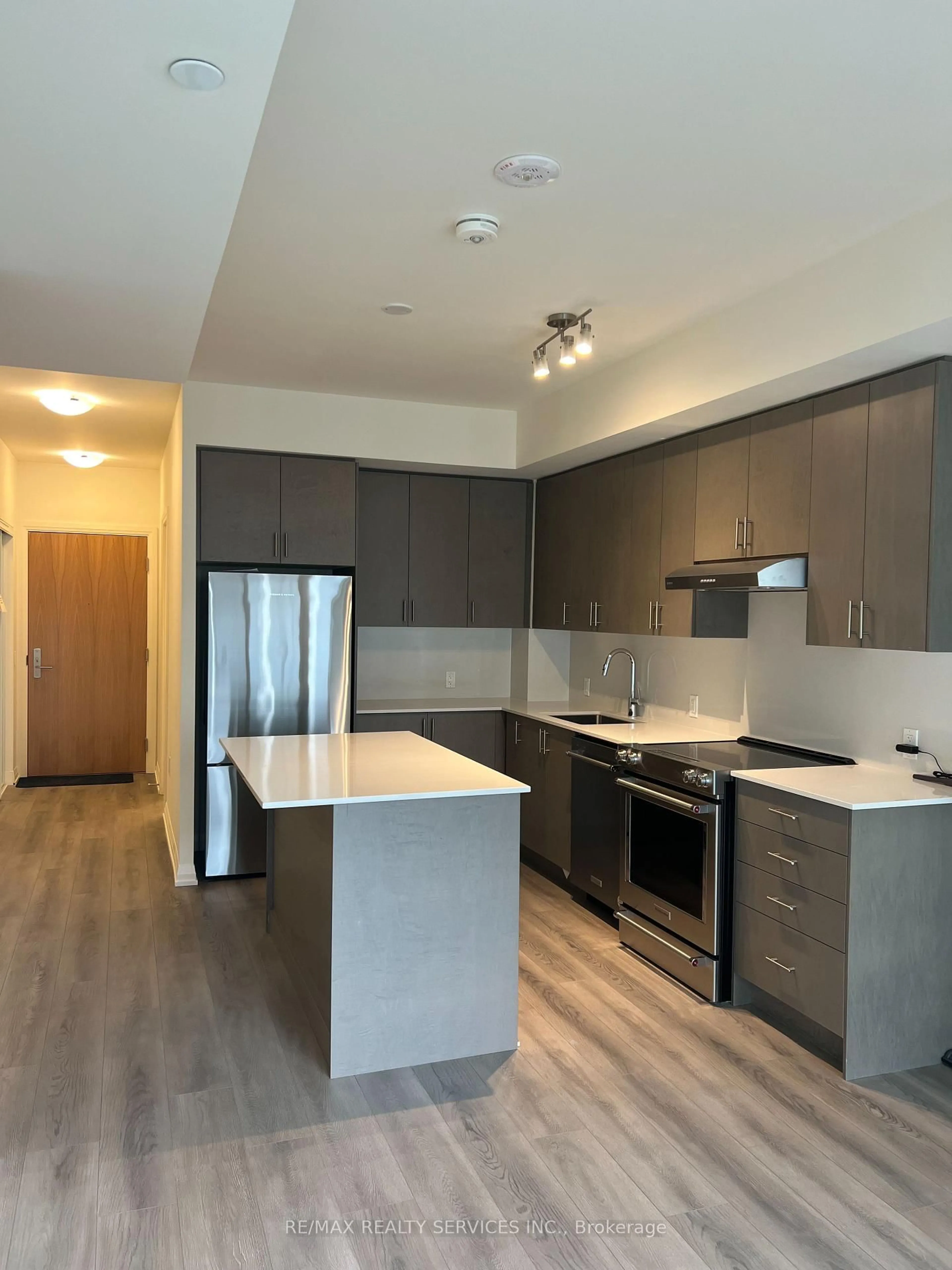 Open concept kitchen, wood/laminate floor for 8960 Jane St #420, Vaughan Ontario L4K 2M9