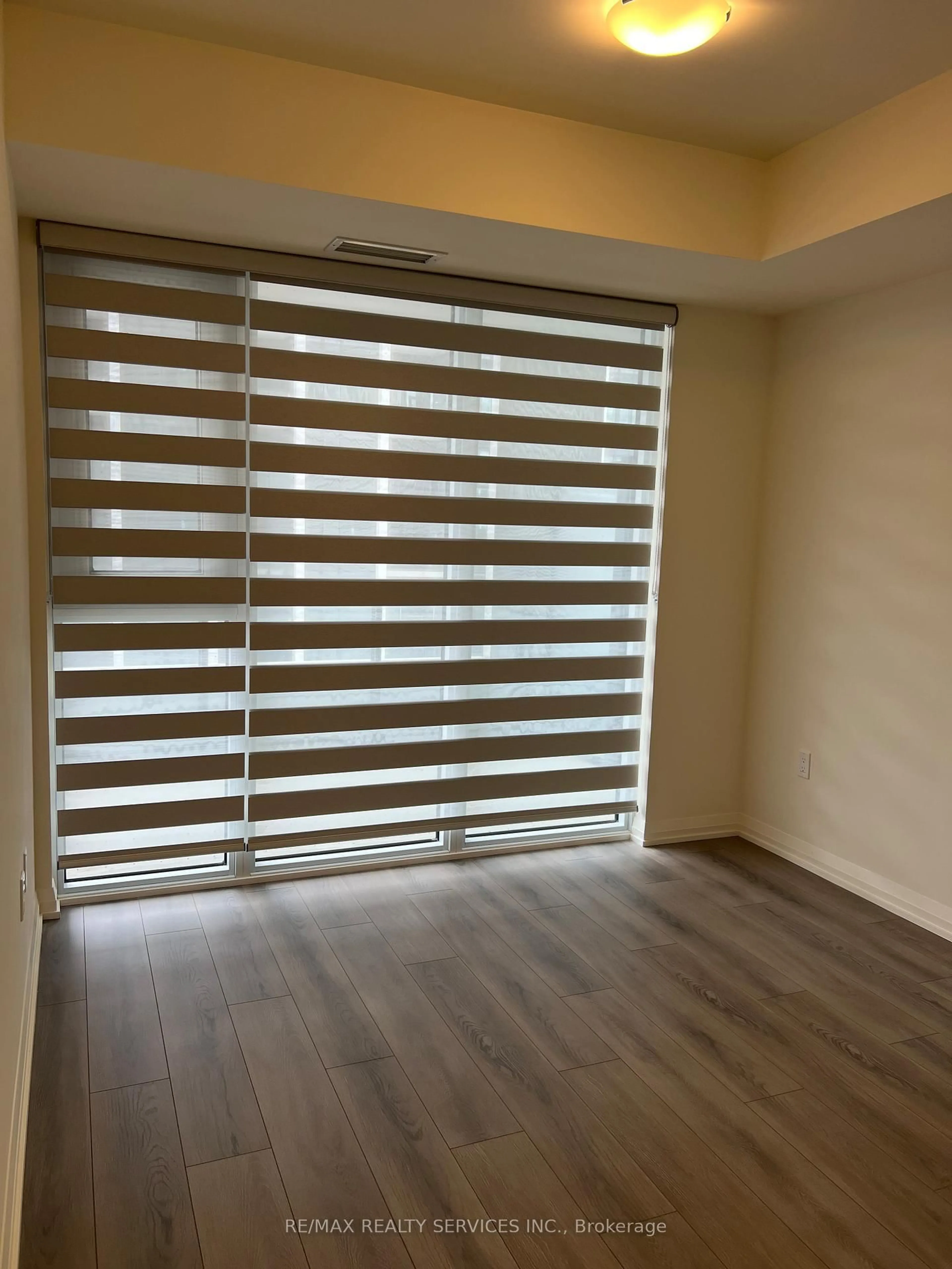 A pic of a room for 8960 Jane St #420, Vaughan Ontario L4K 2M9