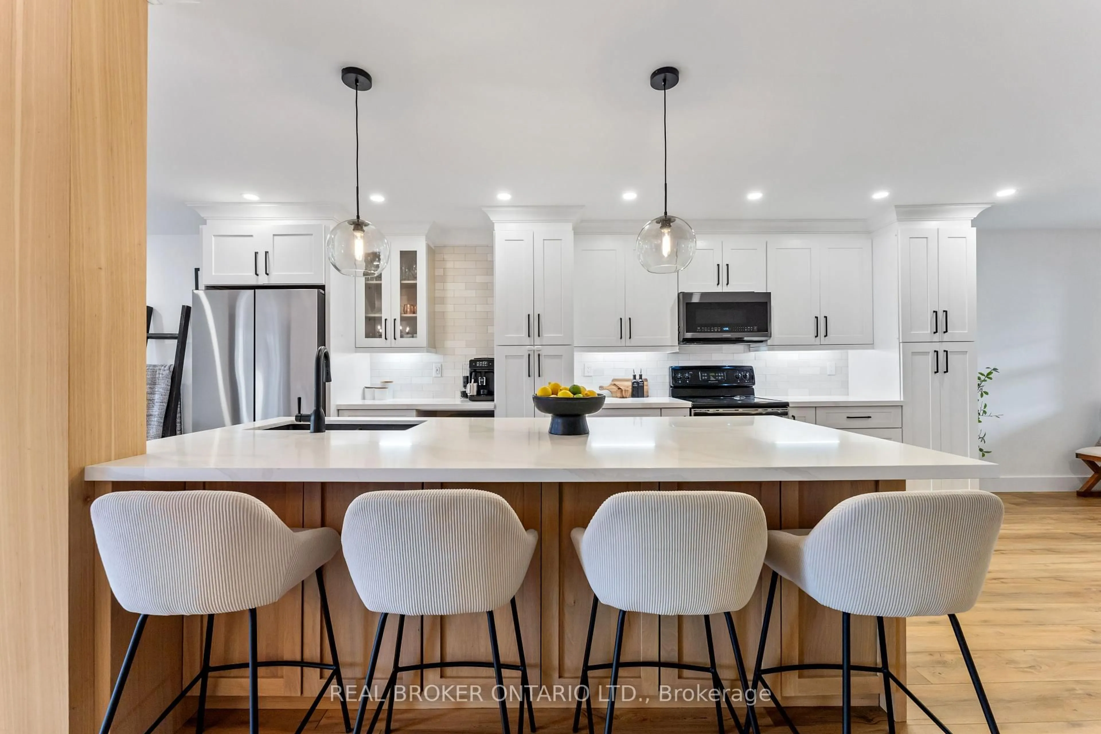Open concept kitchen, unknown for 16 Buchanan Dr, New Tecumseth Ontario L9R 0A1