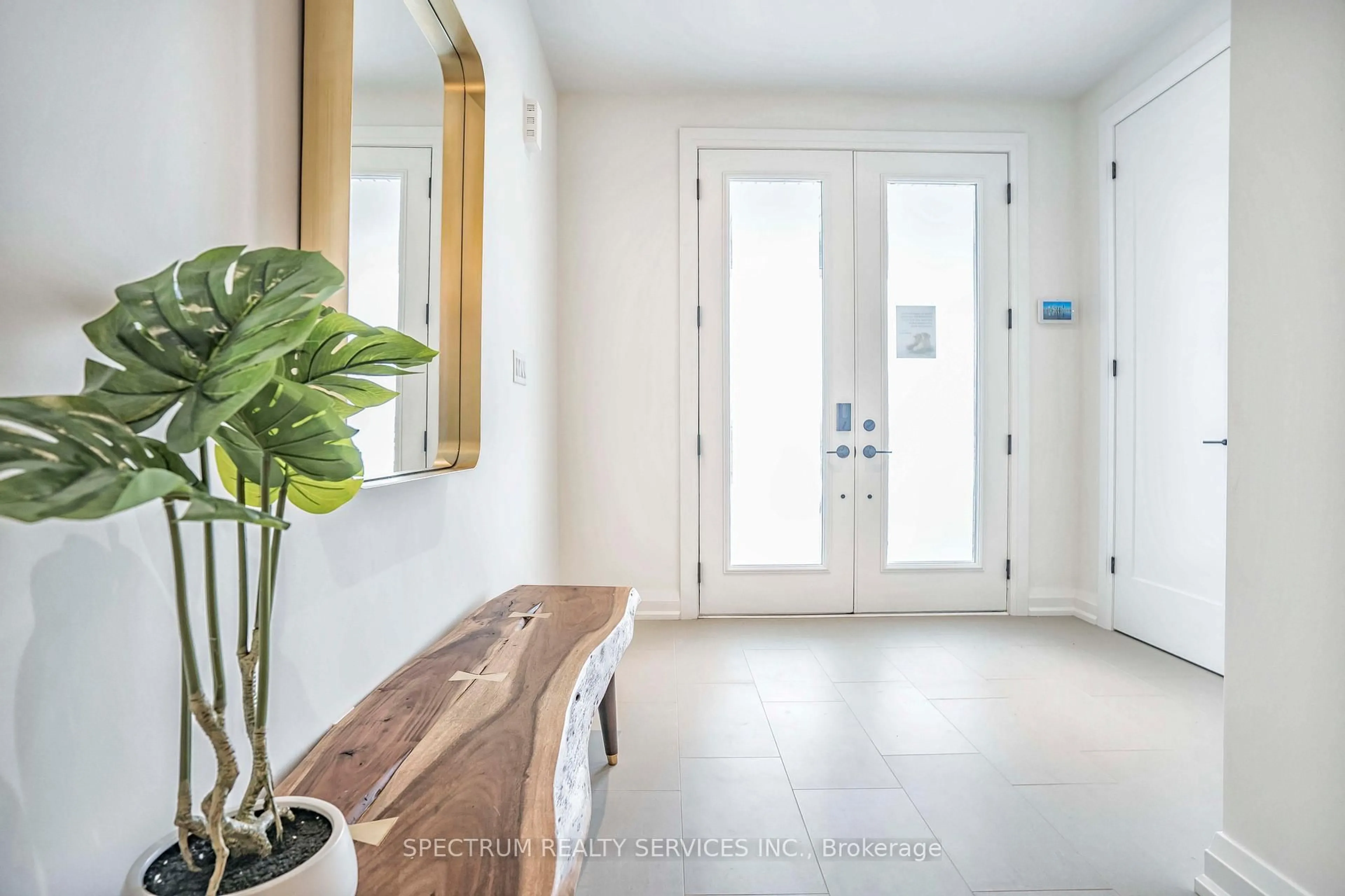 Indoor entryway for 8 Downy Emerald Dr, Bradford West Gwillimbury Ontario L3Z 0E8
