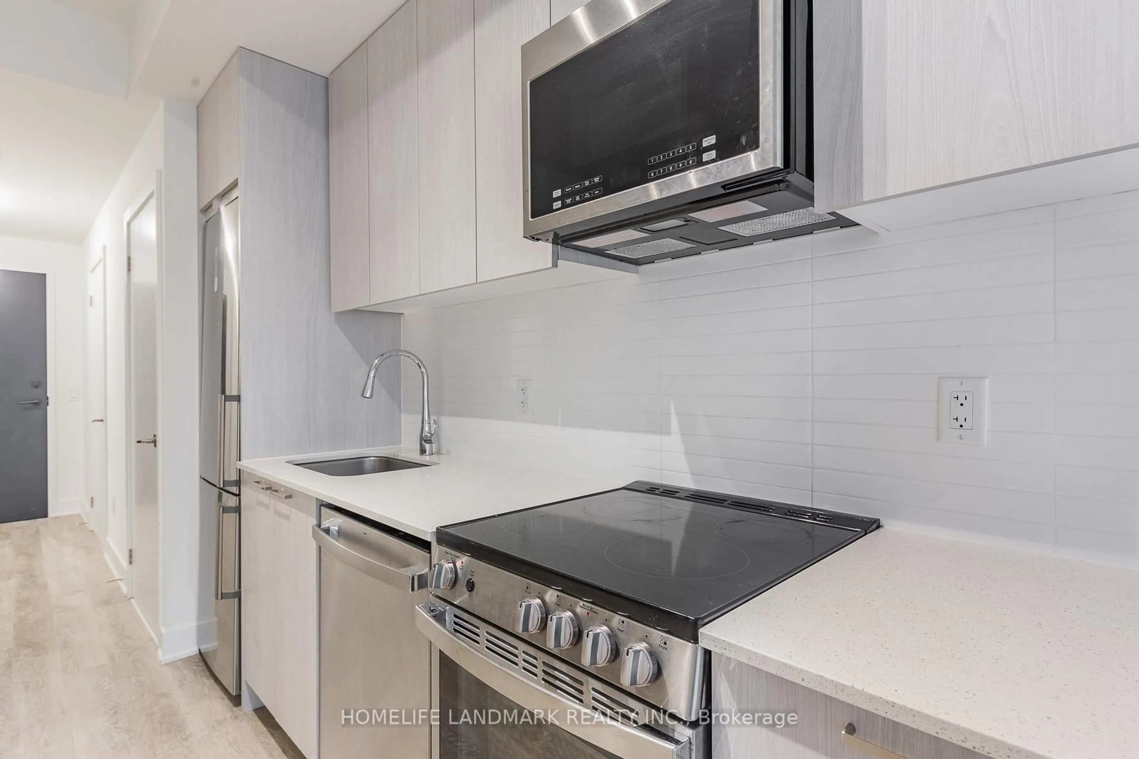 Standard kitchen, unknown for 185 Deerfield St #223, Newmarket Ontario L3Y 0G7