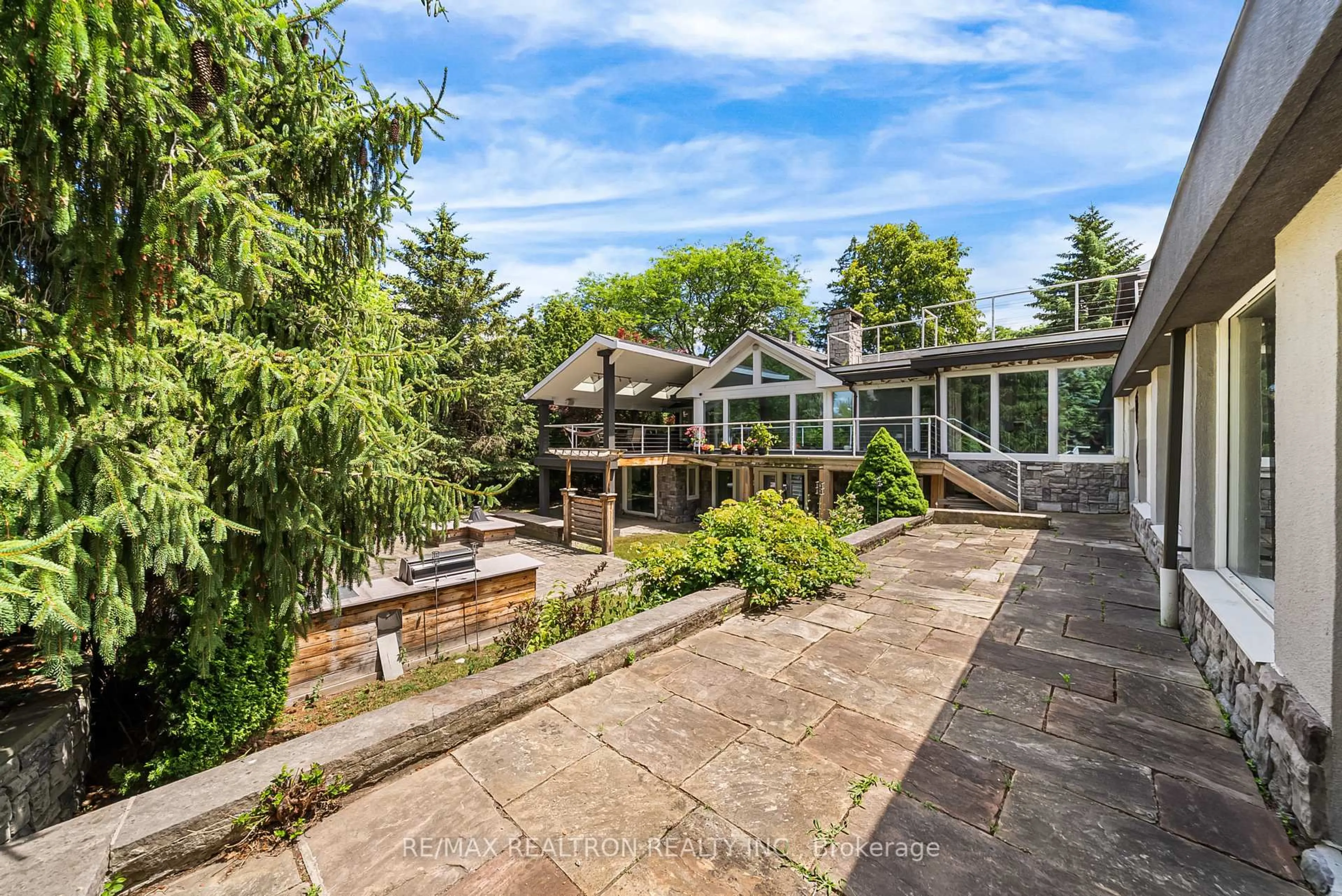 Patio, unknown for 318 Centre St, Vaughan Ontario L4J 1G7