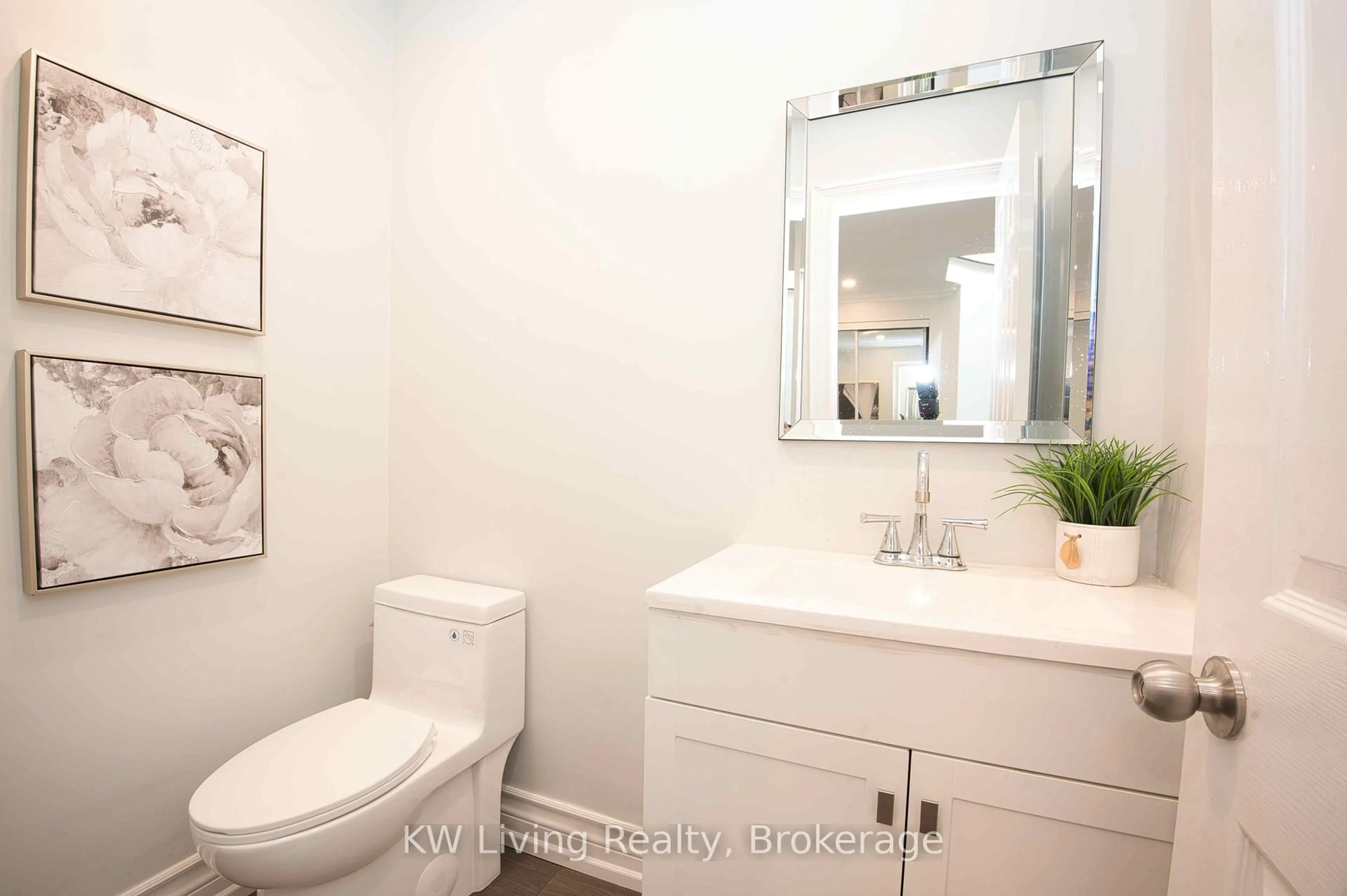 Contemporary bathroom, ceramic/tile floor for 27 Sunbird Blvd, Georgina Ontario L4P 3R9
