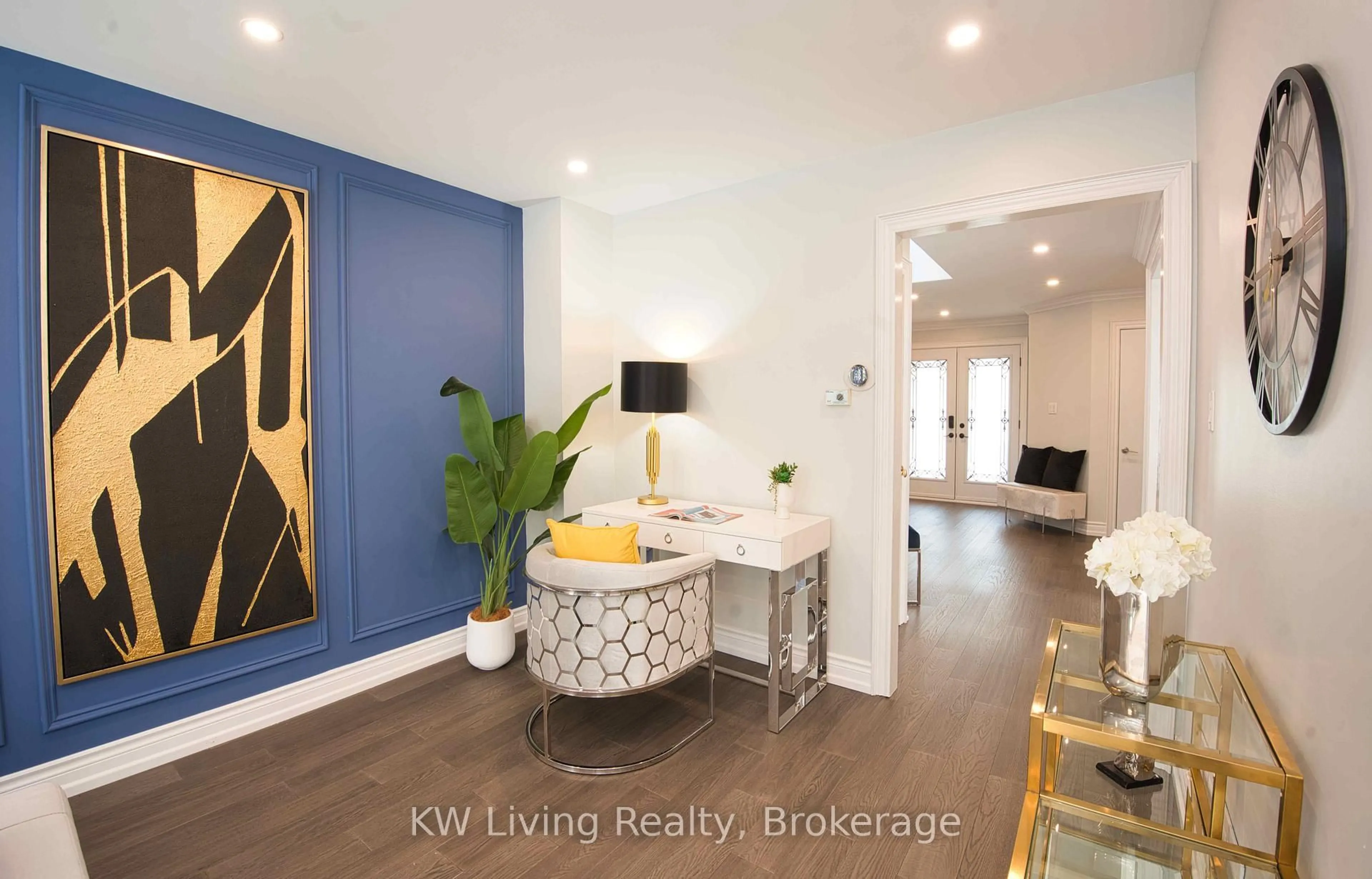 Indoor entryway for 27 Sunbird Blvd, Georgina Ontario L4P 3R9