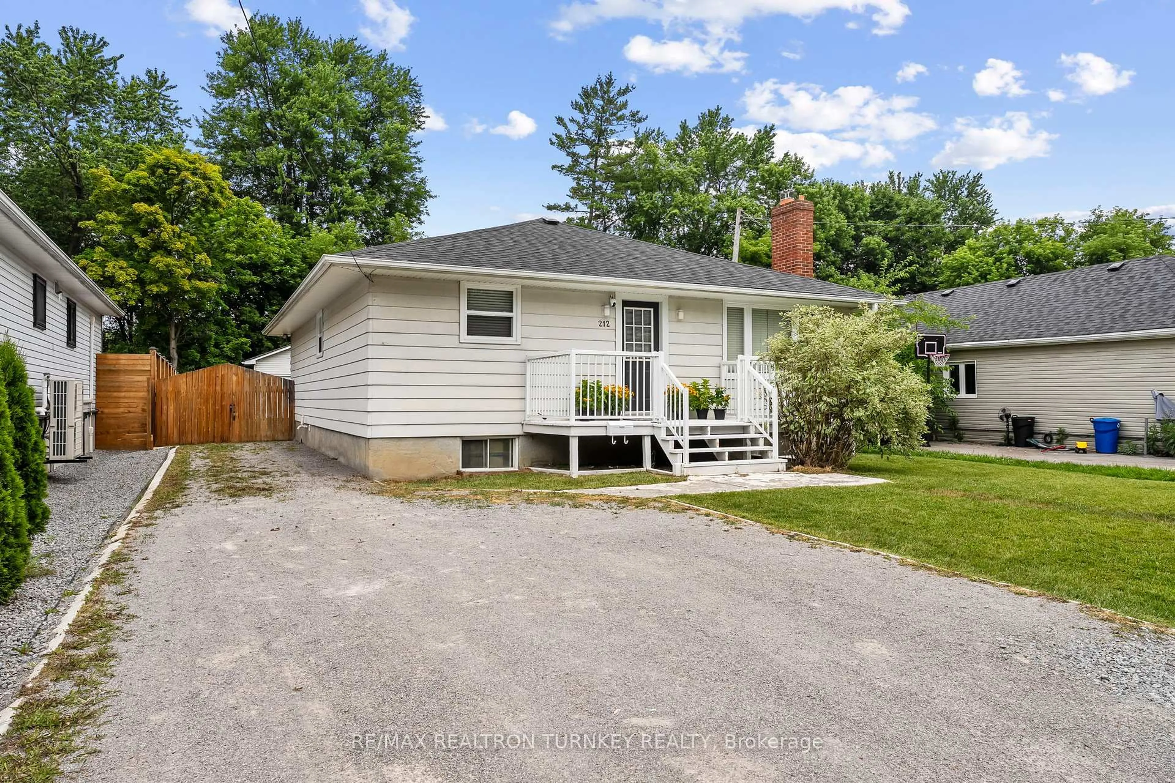 Unknown for 212 Bayview Ave, Georgina Ontario L4P 2T2