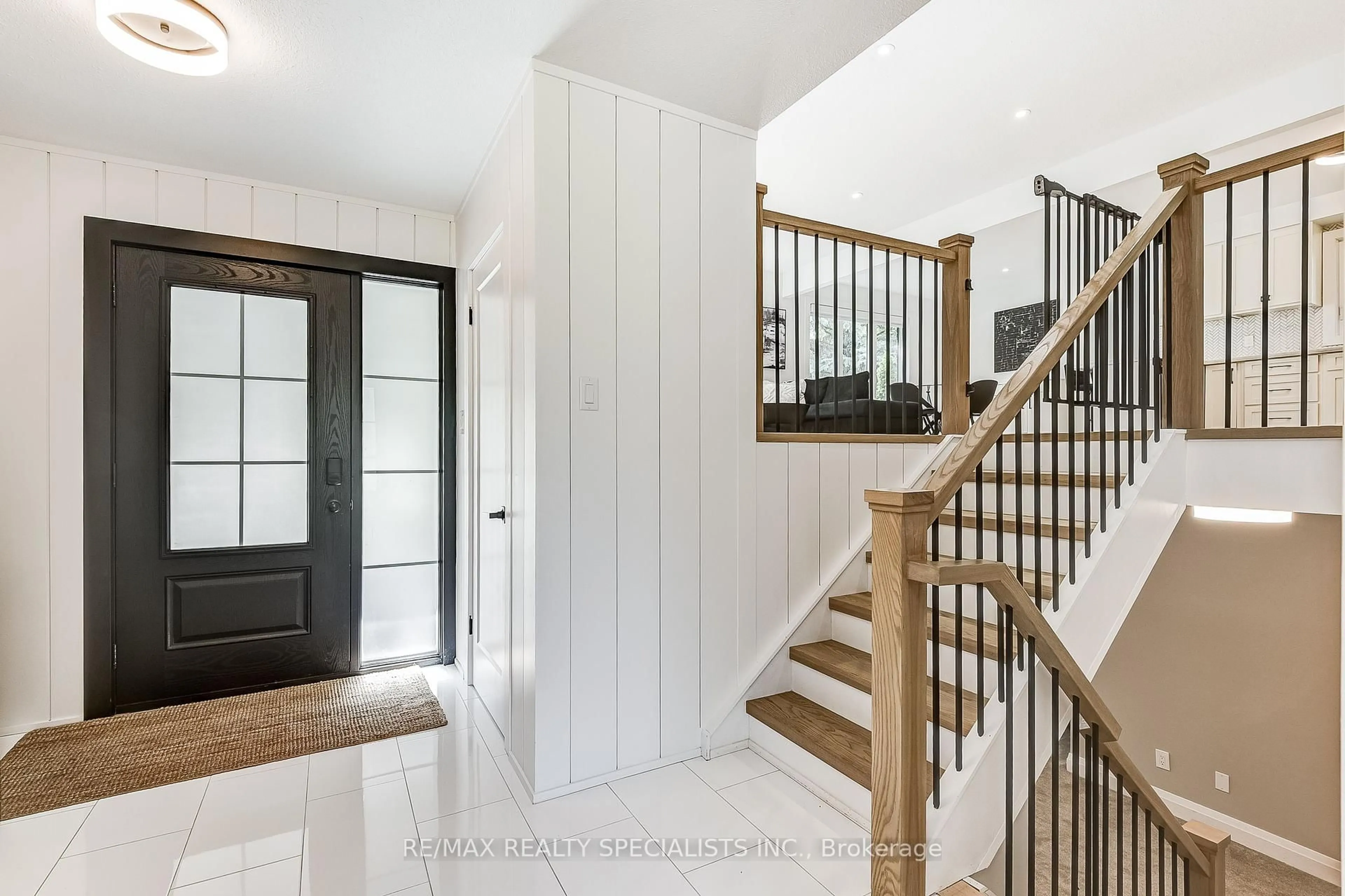 Indoor entryway for 40 Kevin Cres, Essa Ontario L0L 2N0
