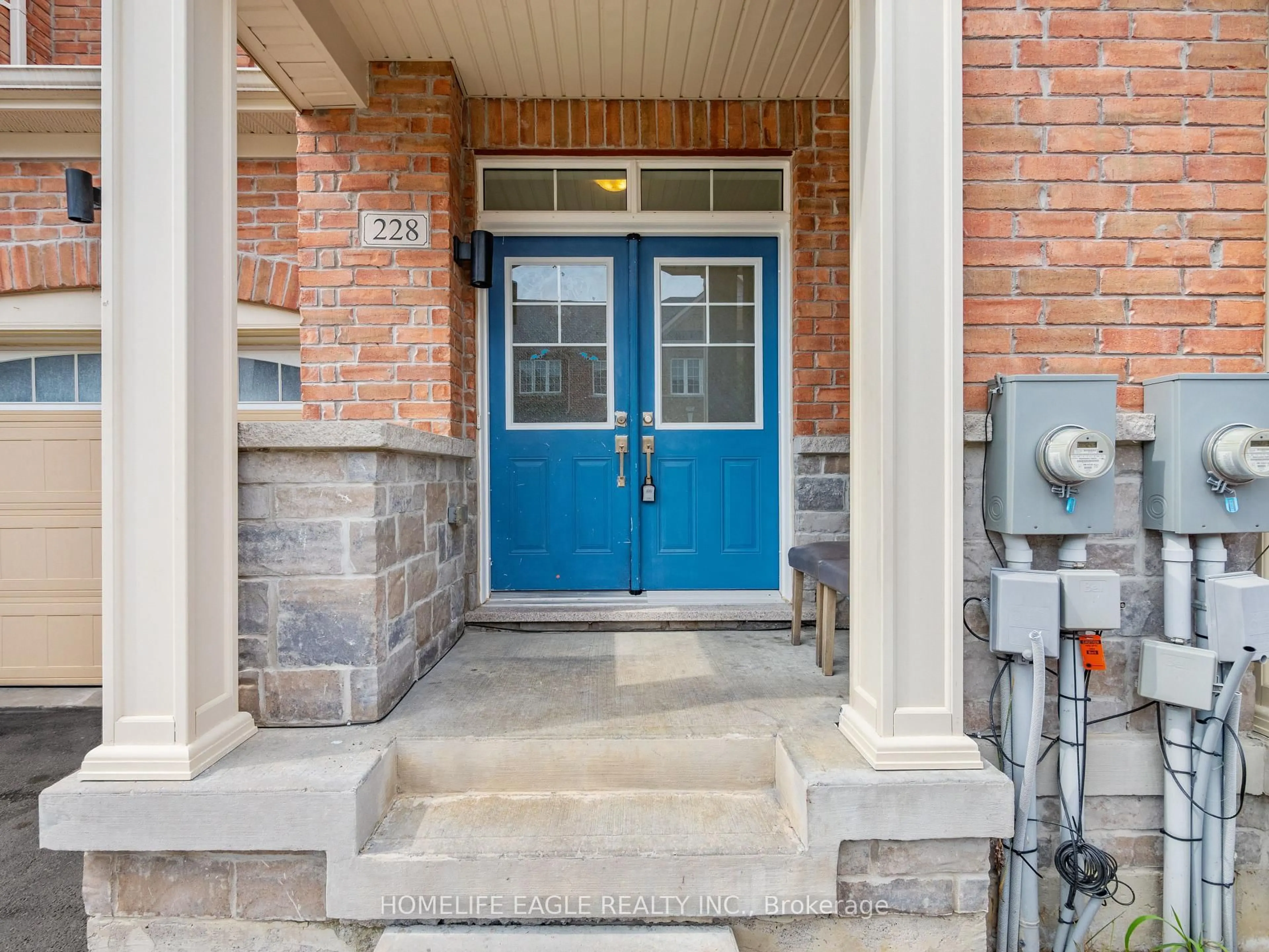 Indoor entryway for 228 Bennett St, Newmarket Ontario L3X 1B8
