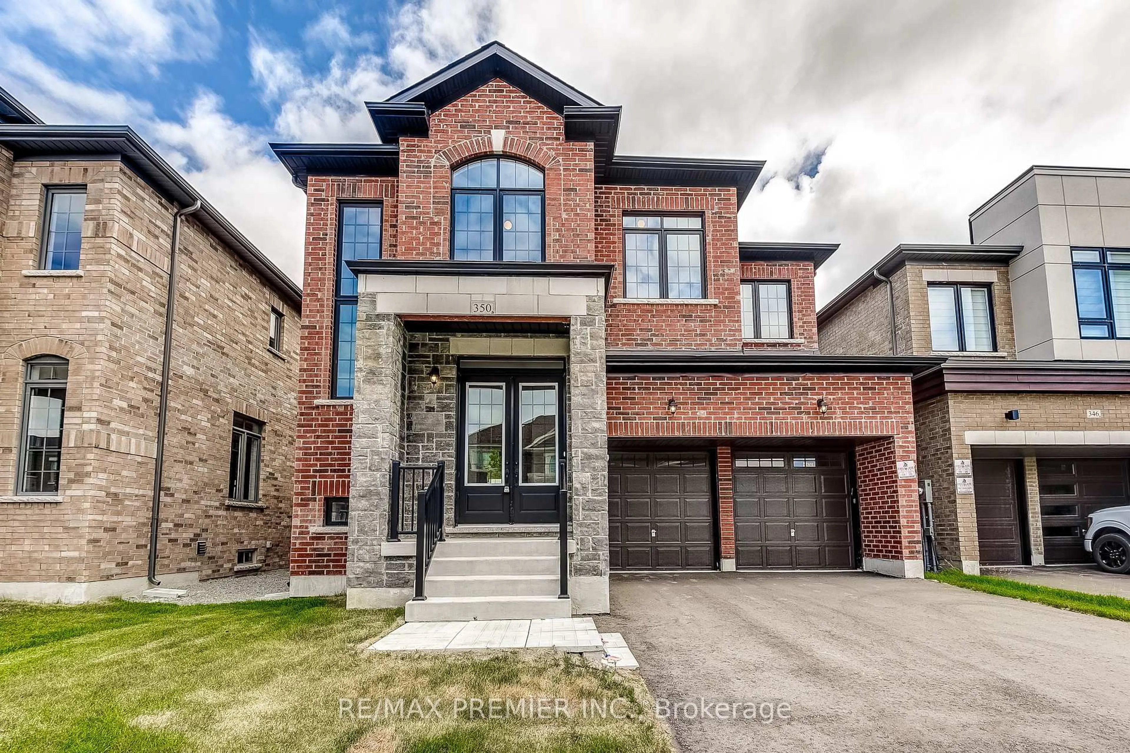 Home with brick exterior material, street for 350 Boundary Blvd, Whitchurch-Stouffville Ontario L4A 5E2