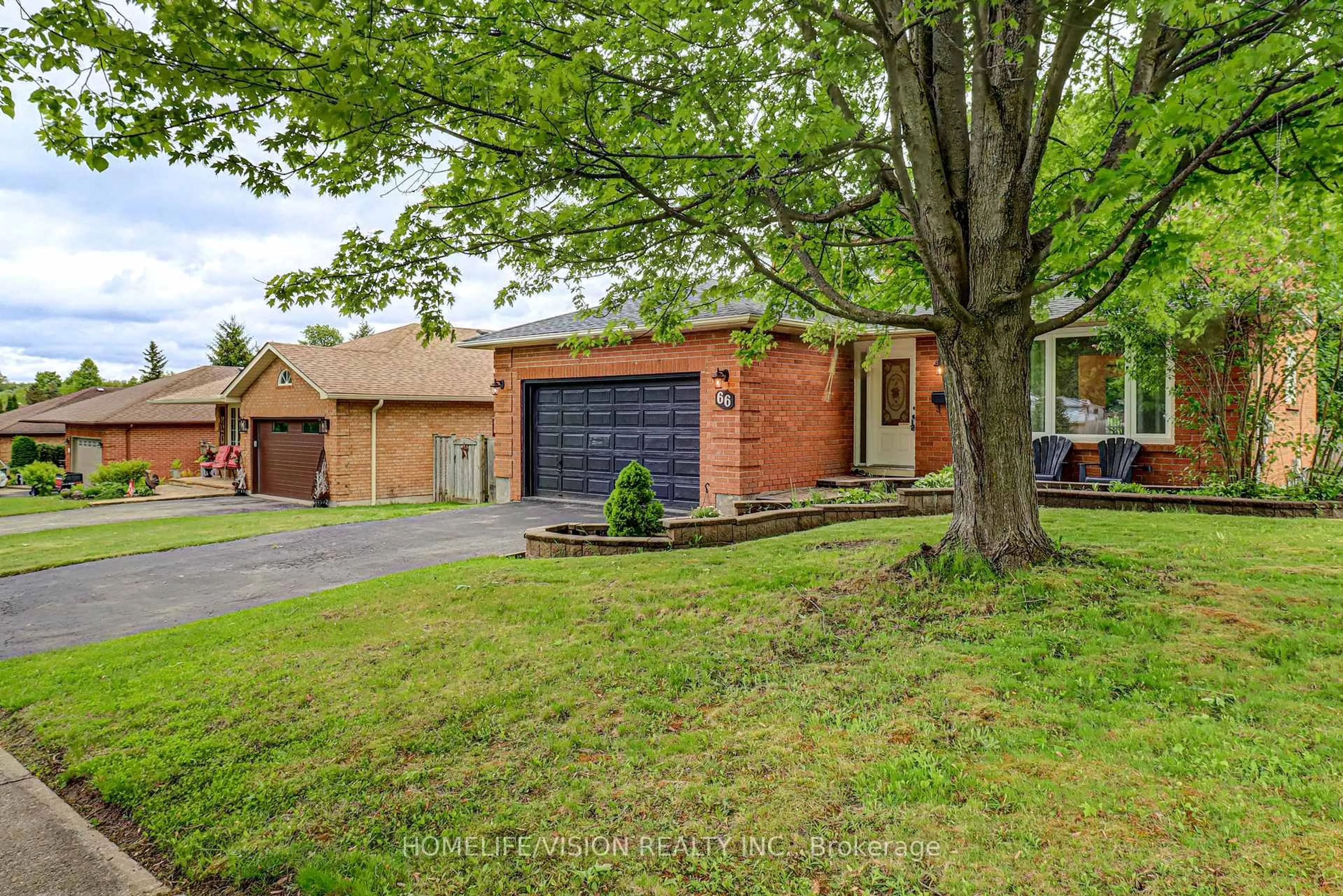 Home with brick exterior material, street for 66 Munro Cres, Uxbridge Ontario L9P 1L8