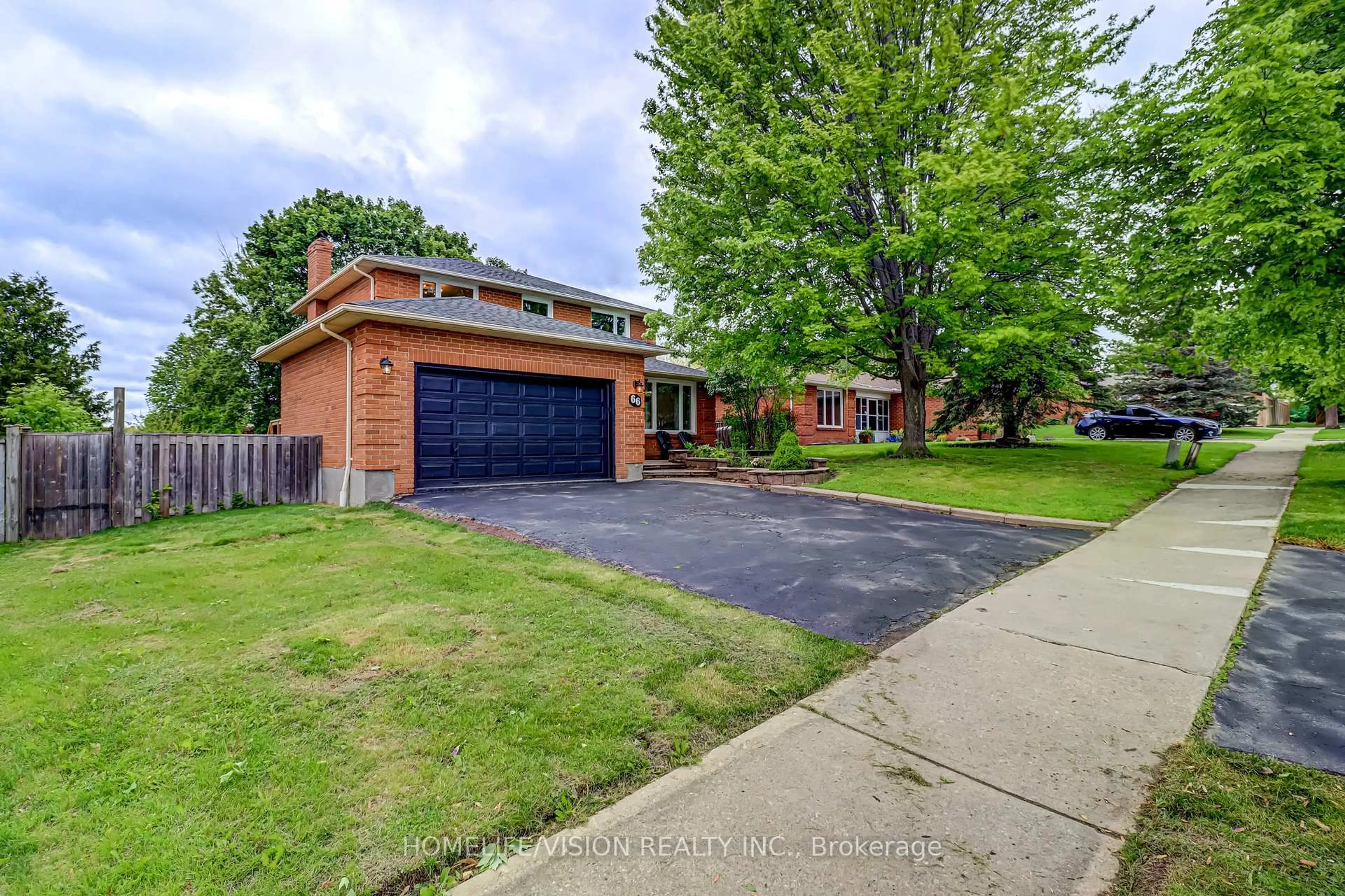 Home with brick exterior material, street for 66 Munro Cres, Uxbridge Ontario L9P 1L8