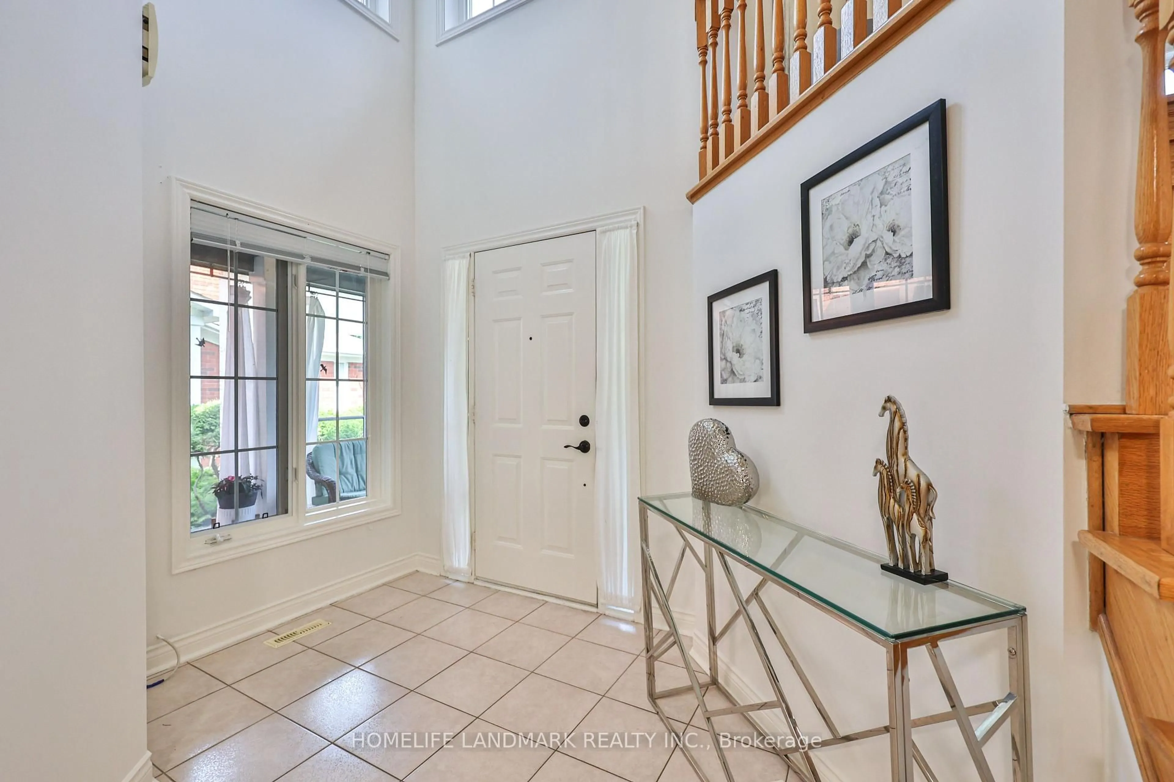 Indoor entryway for 37 Bluebell Dr, Markham Ontario L3S 3P8