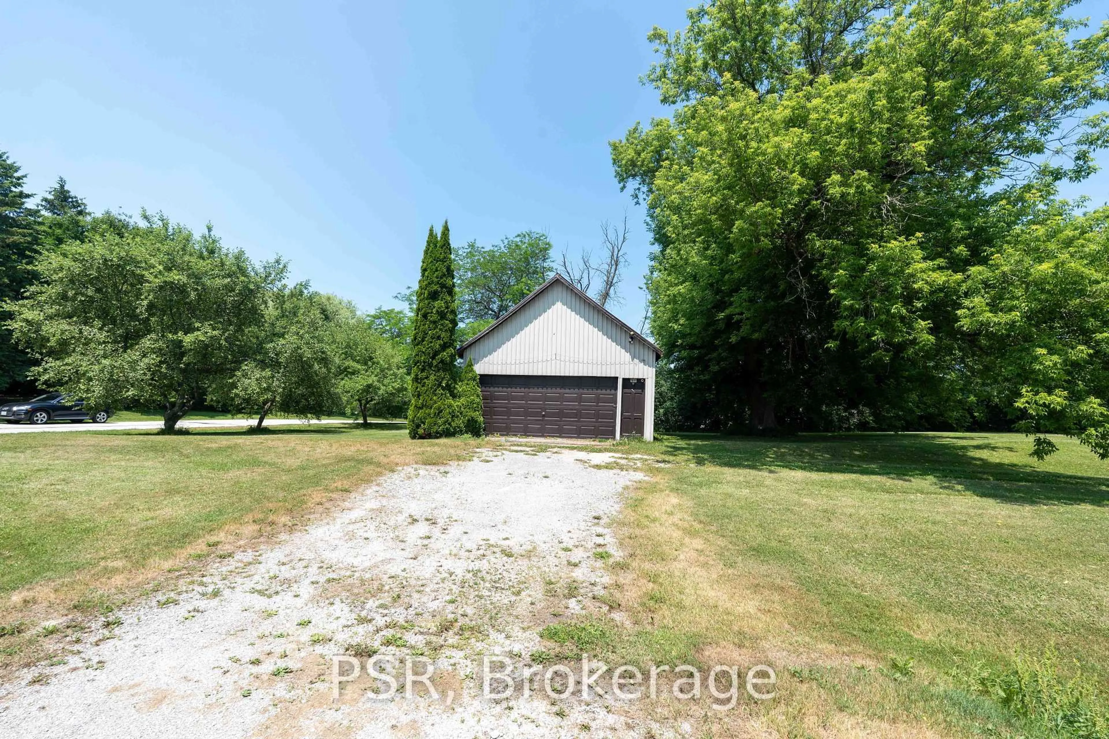 A pic from outside/outdoor area/front of a property/back of a property/a pic from drone, unknown for 10 Kingscross Dr, King Ontario L7B 1E5