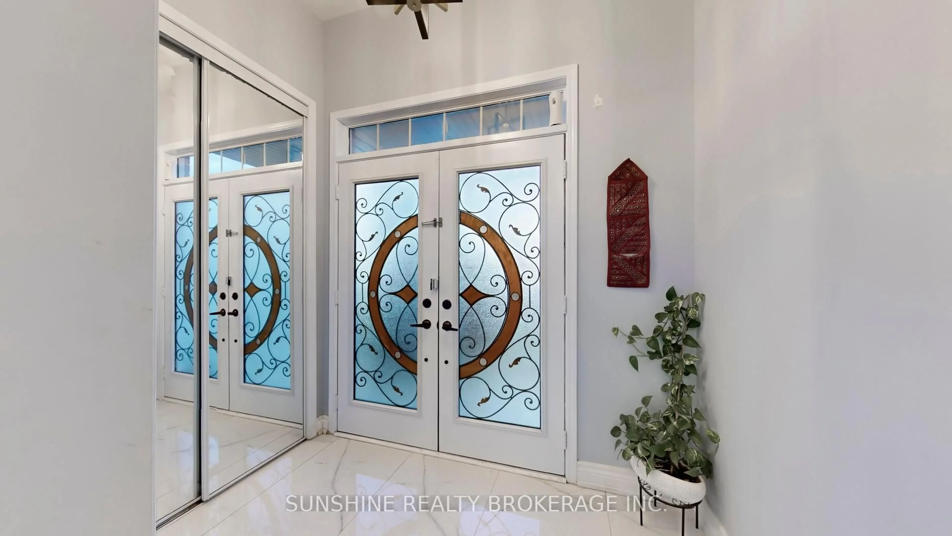 Indoor entryway for 190 Miltrose Cres, Whitchurch-Stouffville Ontario L4A 0R3