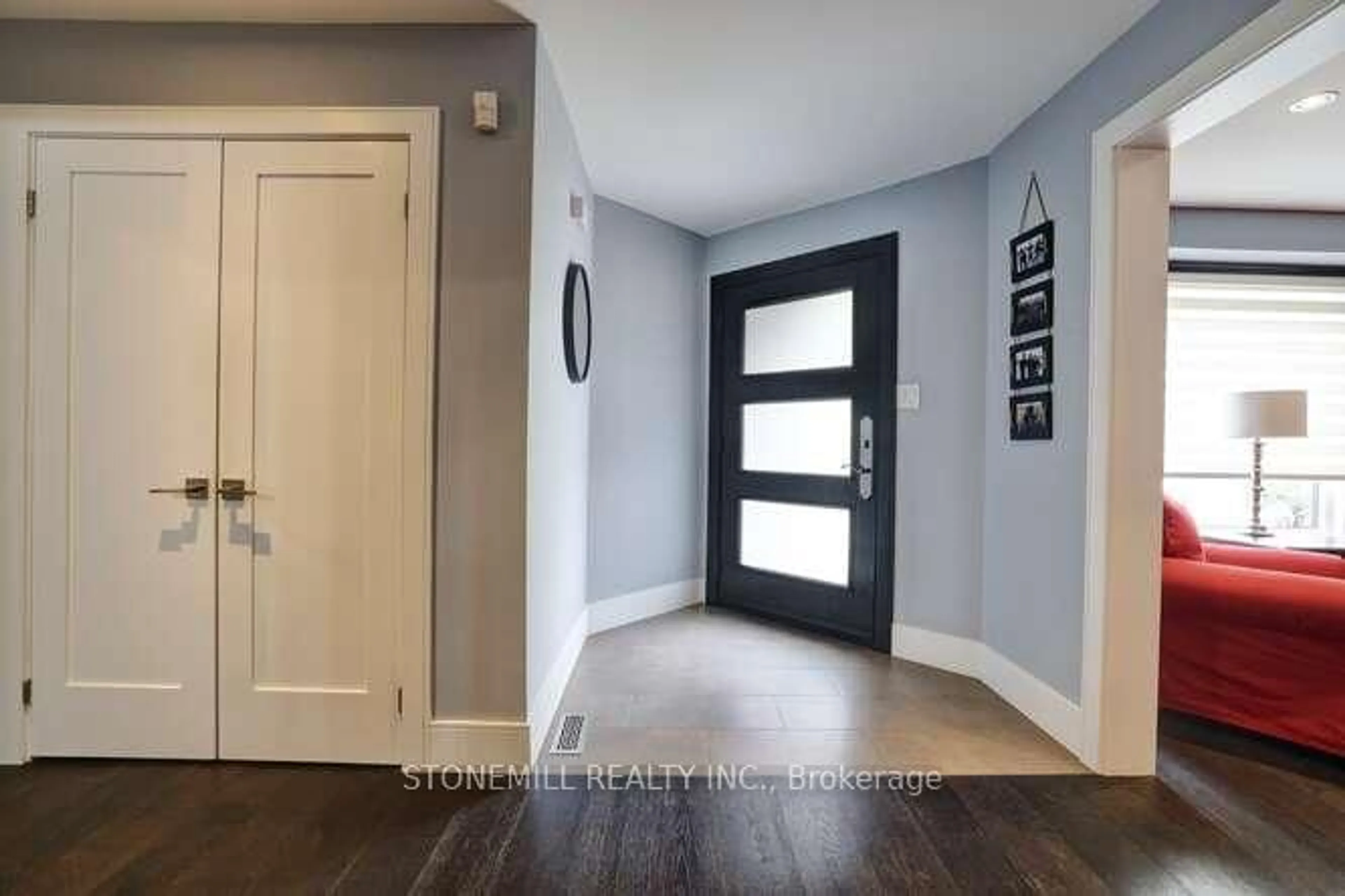 Indoor entryway for 67 Largo Cres, Vaughan Ontario L6A 1M9