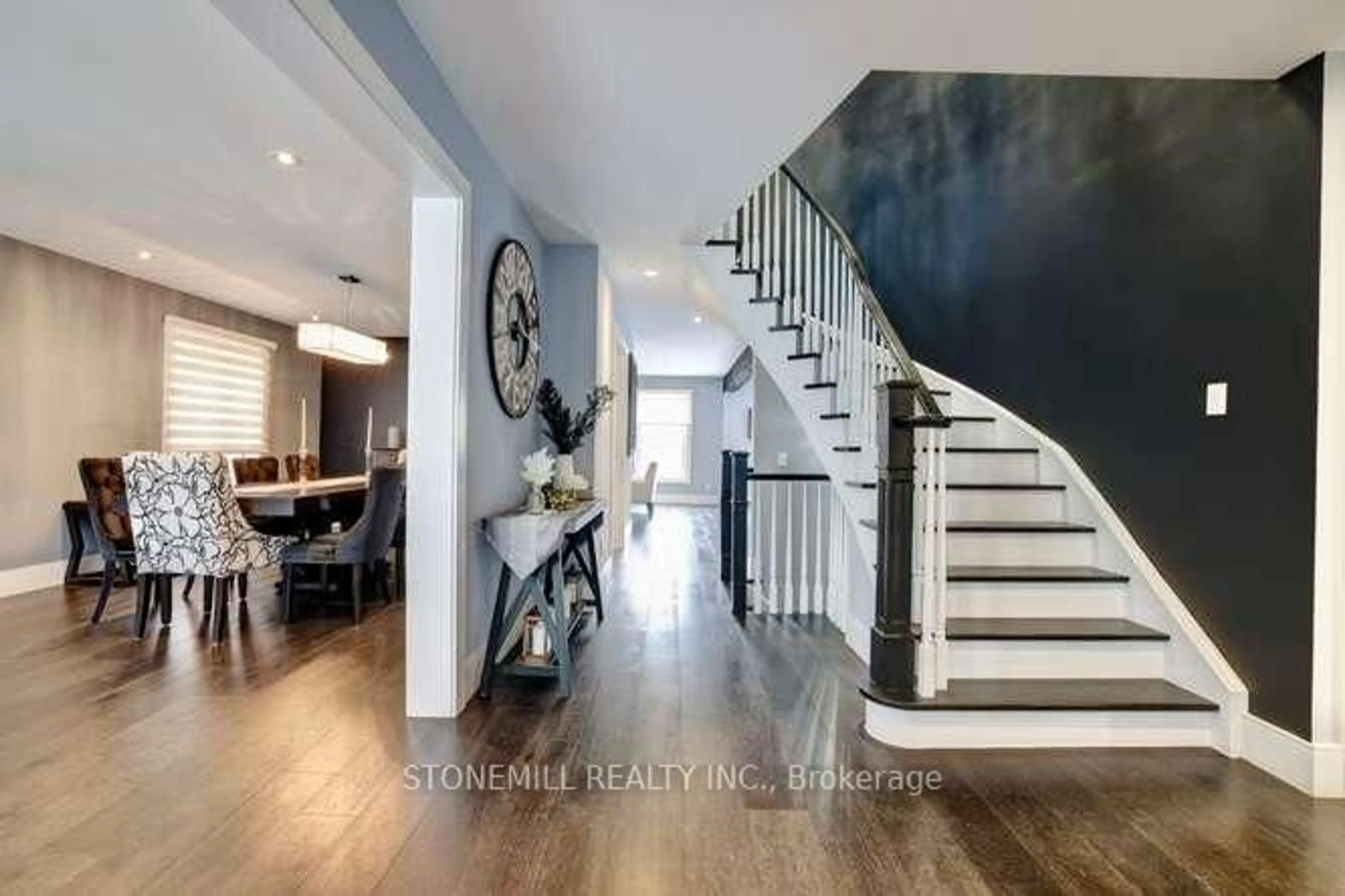 Indoor entryway for 67 Largo Cres, Vaughan Ontario L6A 1M9