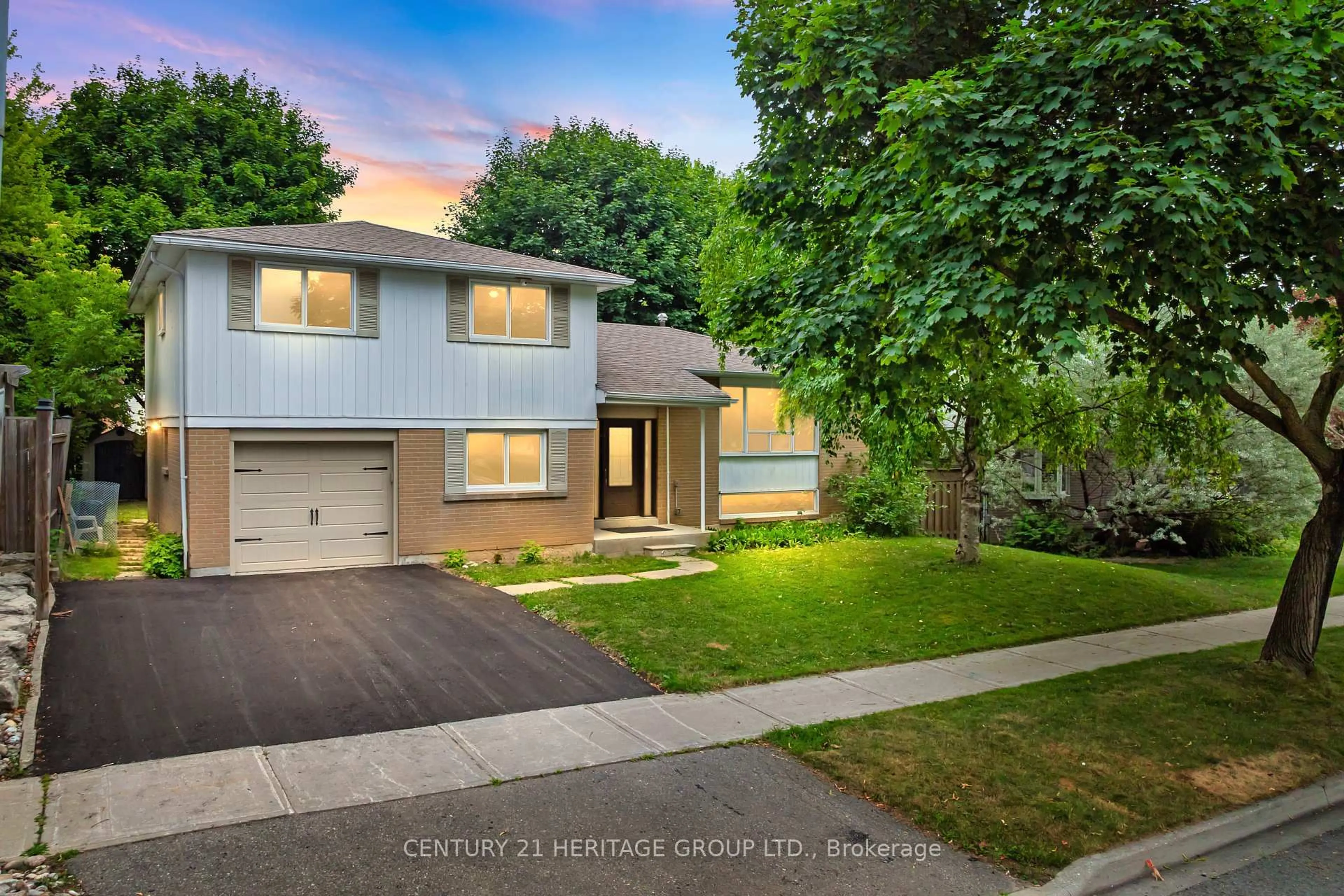 Unknown for 2 Hill Dr, Aurora Ontario L4G 3A6