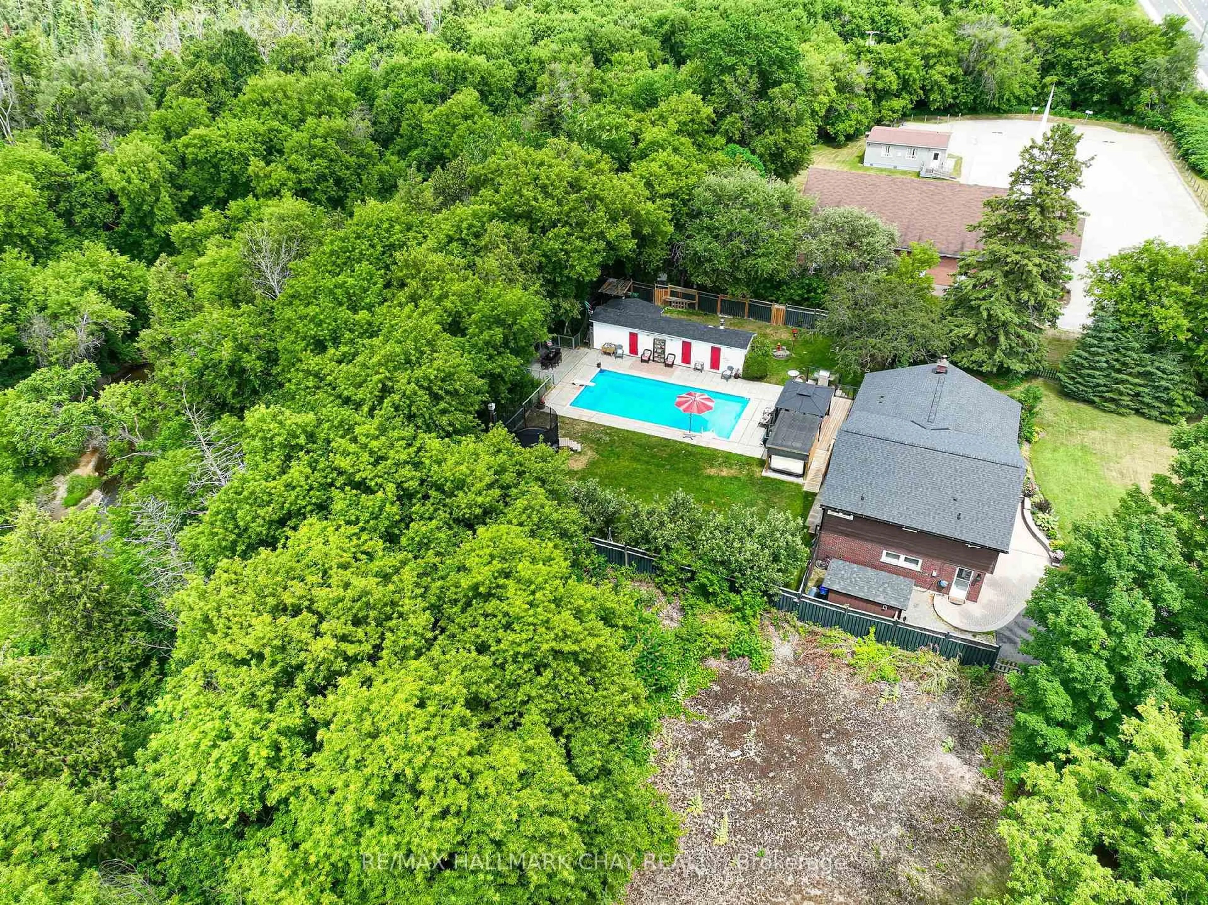 A pic from outside/outdoor area/front of a property/back of a property/a pic from drone, forest/trees view for 636 Victoria St, New Tecumseth Ontario L9R 1K1