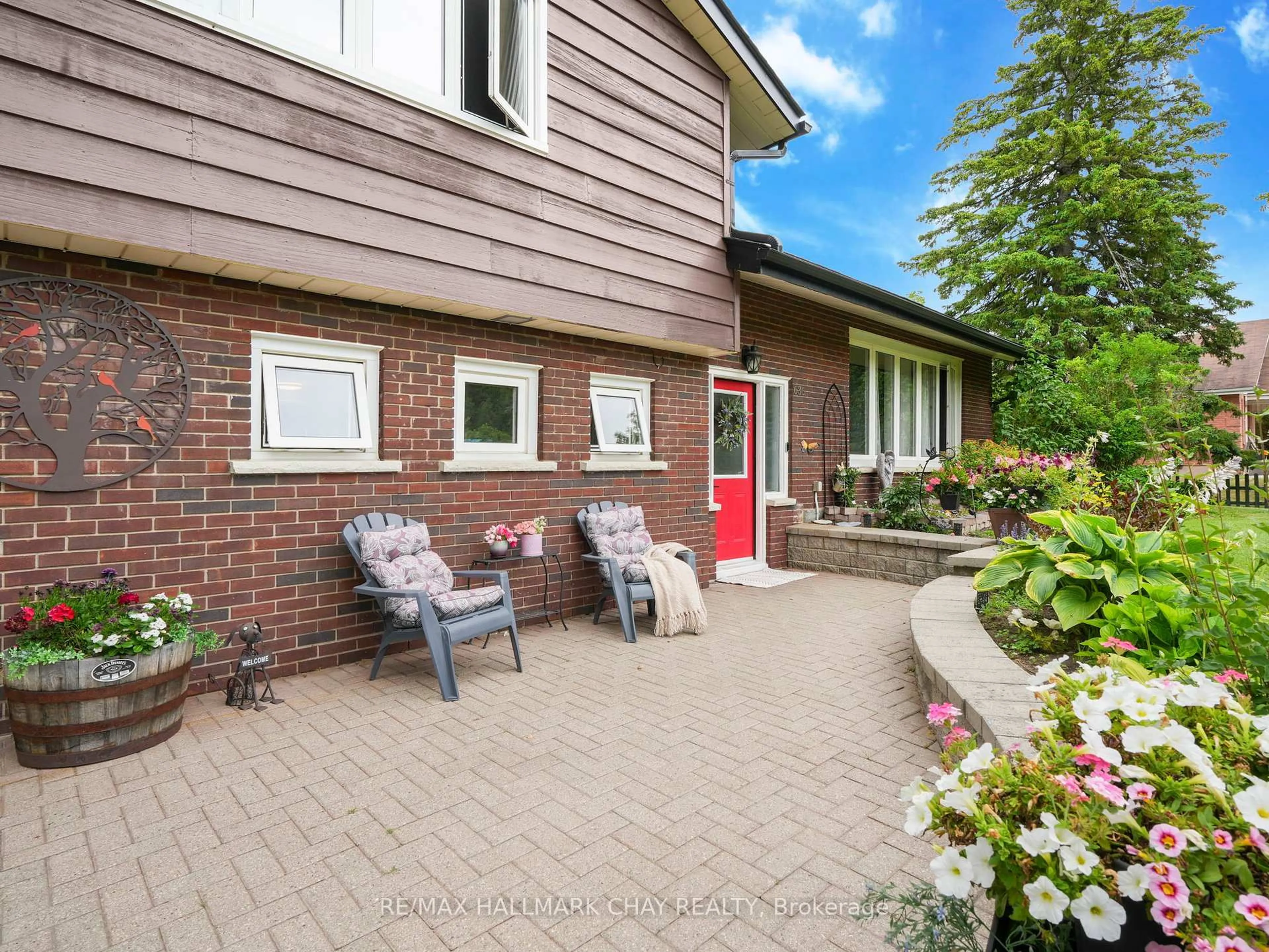 Home with brick exterior material, street for 636 Victoria St, New Tecumseth Ontario L9R 1K1