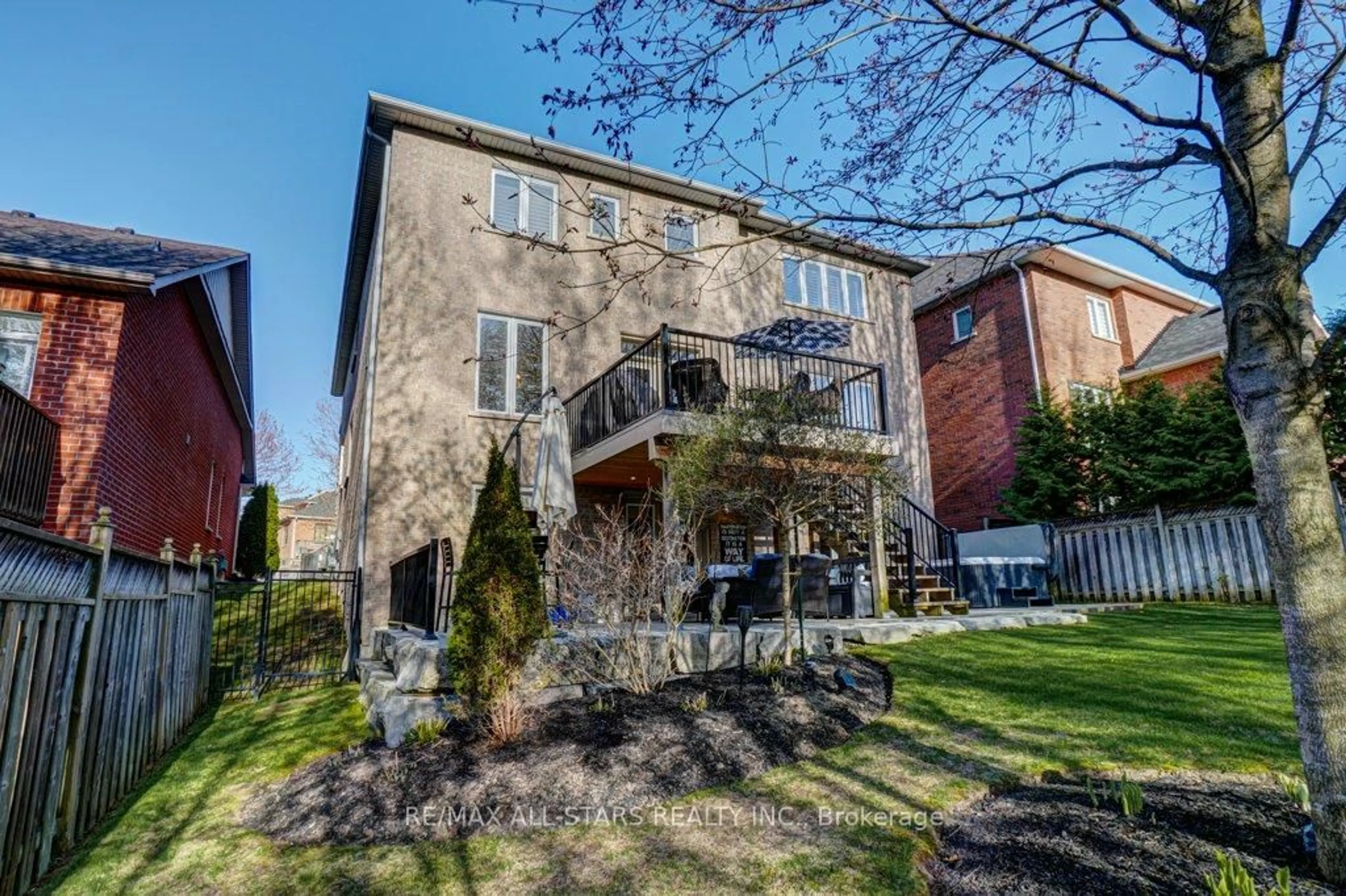 Home with brick exterior material, street for 64 Button Cres, Uxbridge Ontario L9P 1Z6