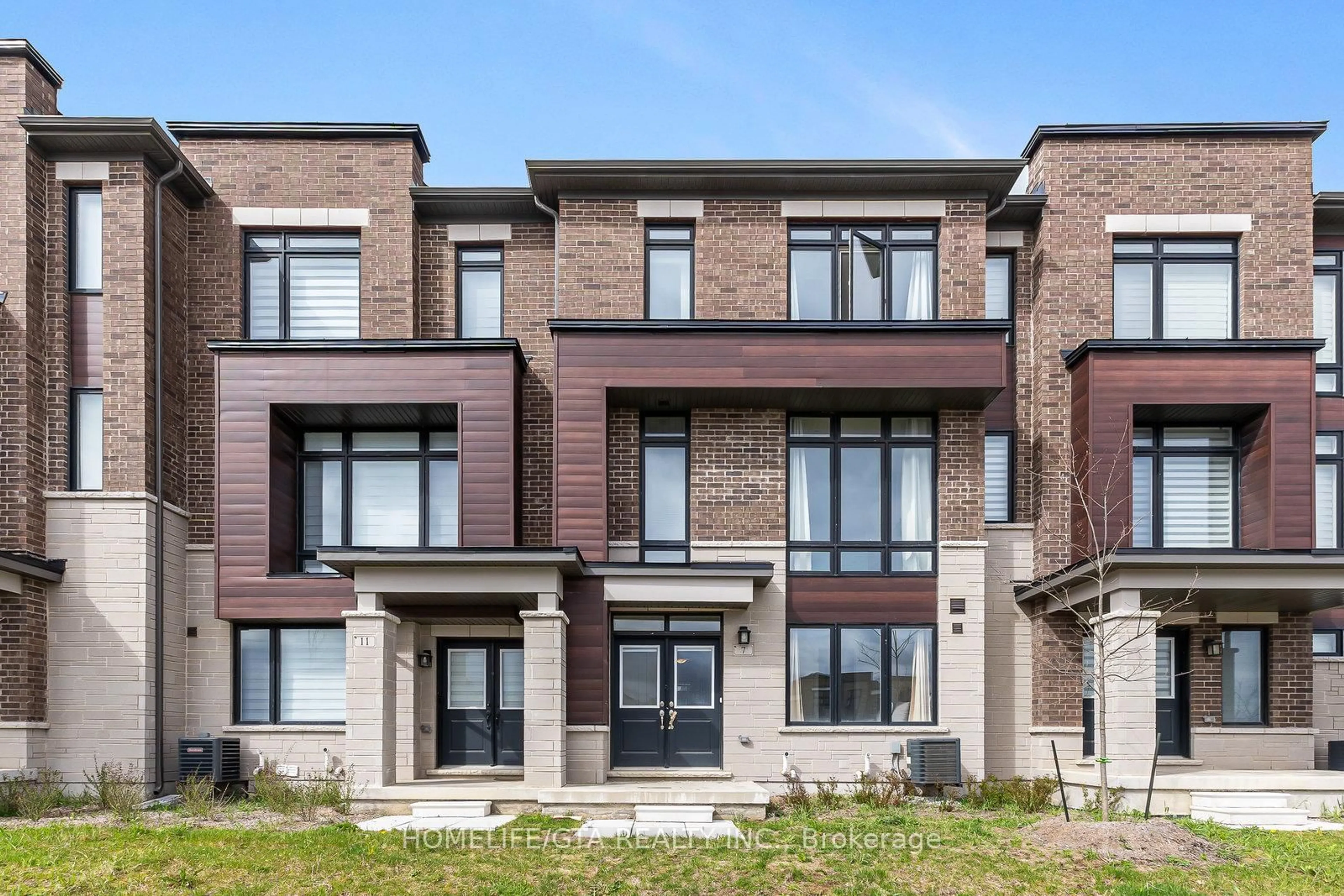 Home with brick exterior material, building for 7 Holyrood Cres, Vaughan Ontario L4H 5G2