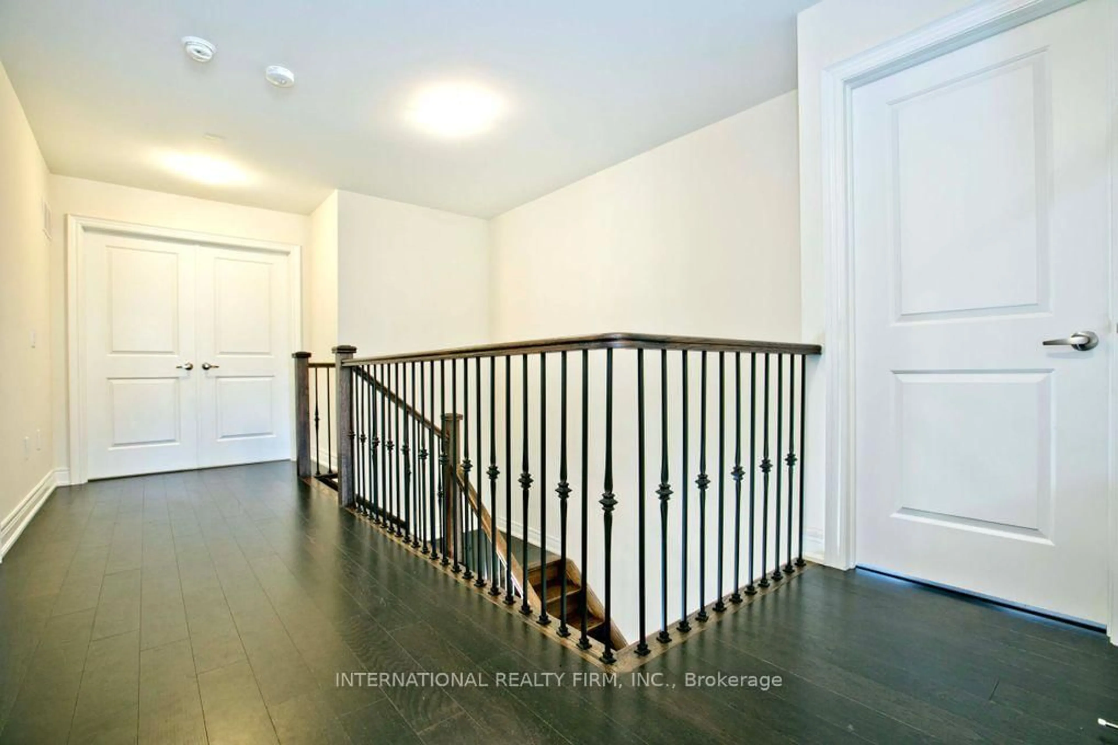 Indoor foyer for 5 Bruce Welch Ave, Georgina Ontario L4P 0J1